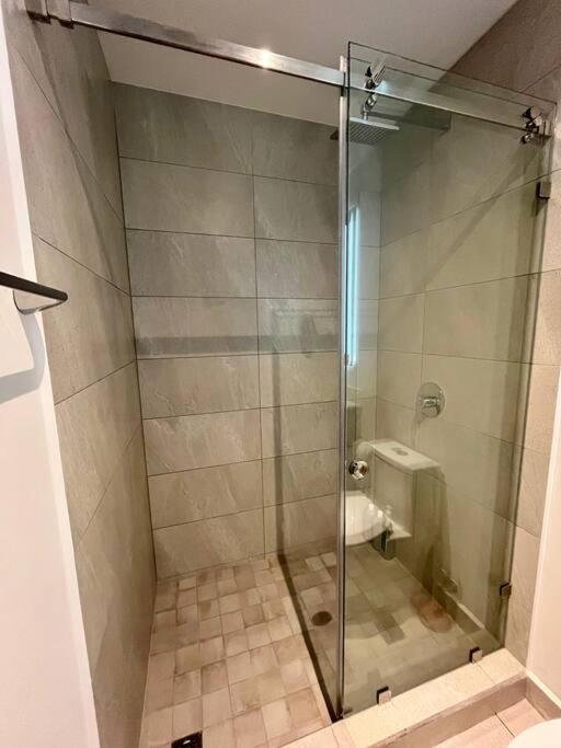 Amplio y Lujoso apartamento con AIRE AC
