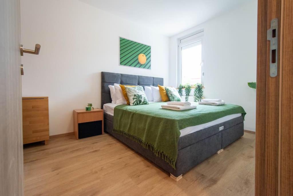 Yellow Apple - Modern apartment close to city center view 2