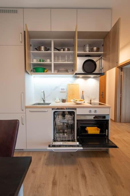 Yellow Apple - Modern apartment close to city center view 4