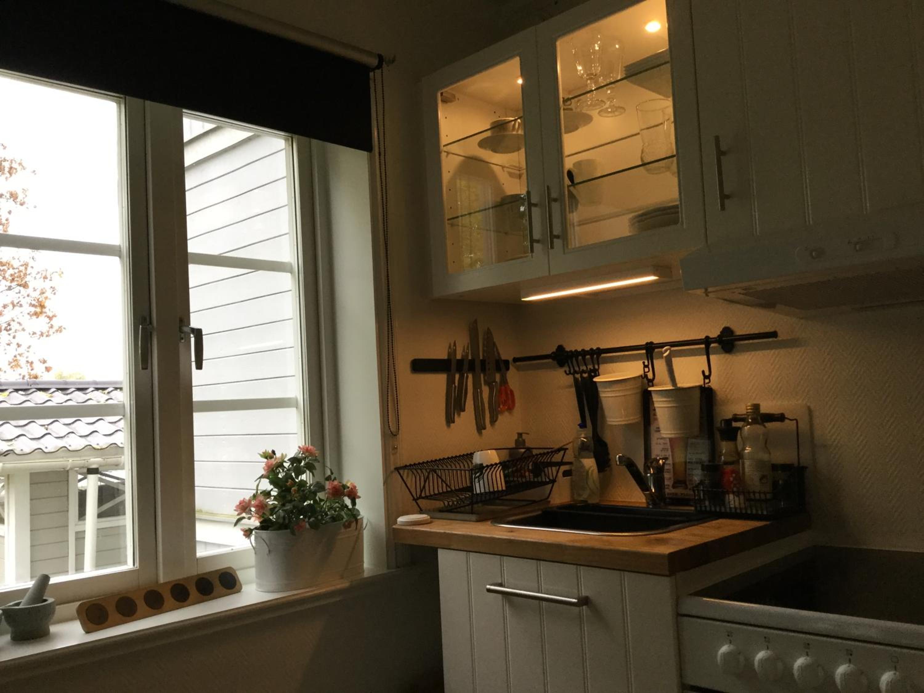 Studio apartment centrally located view 3