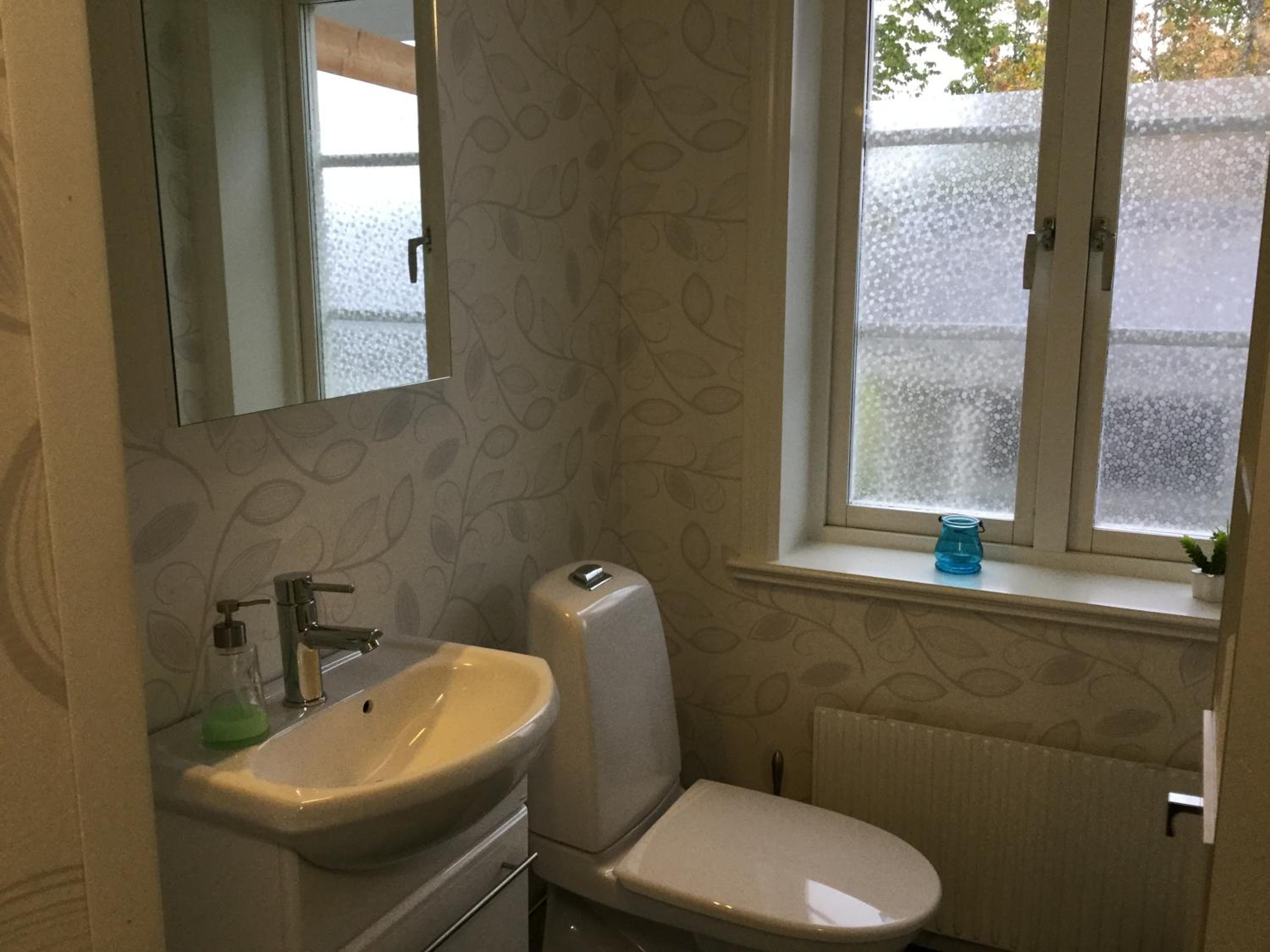Studio apartment centrally located view 4
