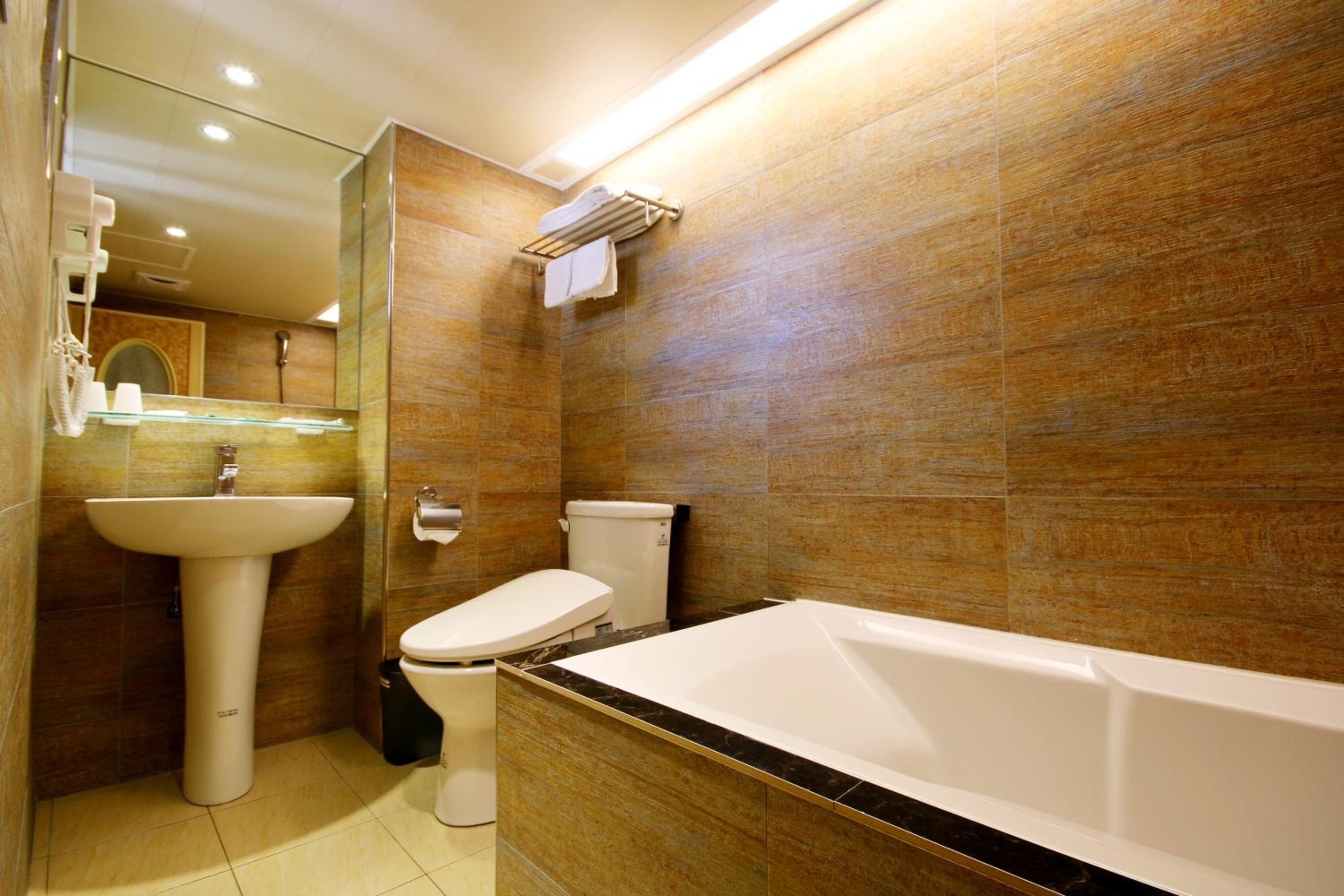 Golden Home Hotel
