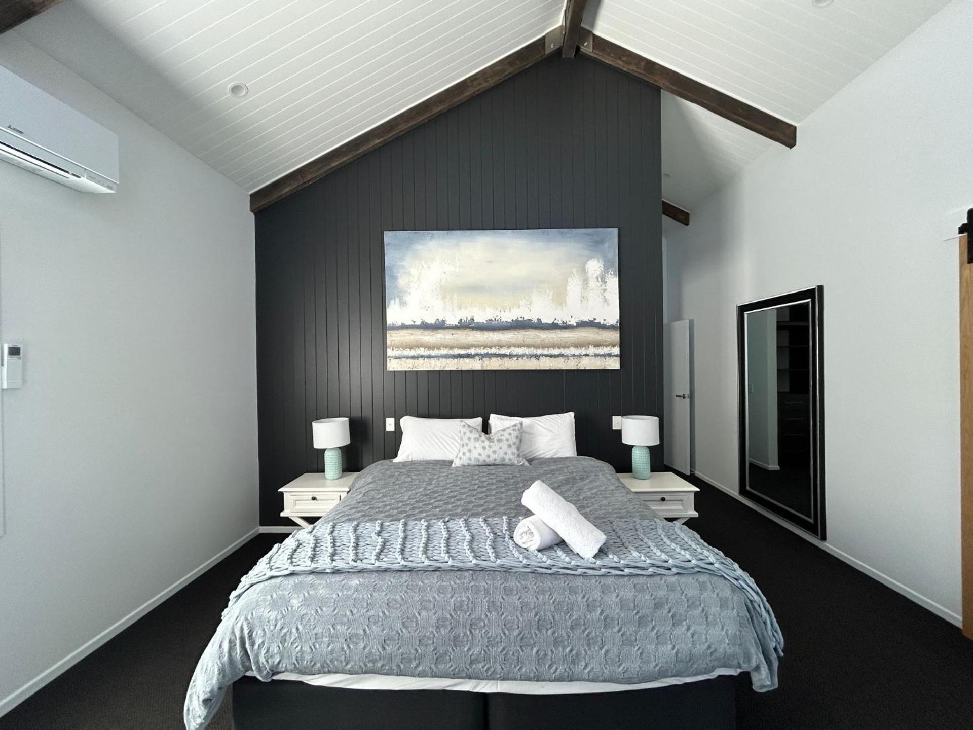 Stunning Beachfront On She oak