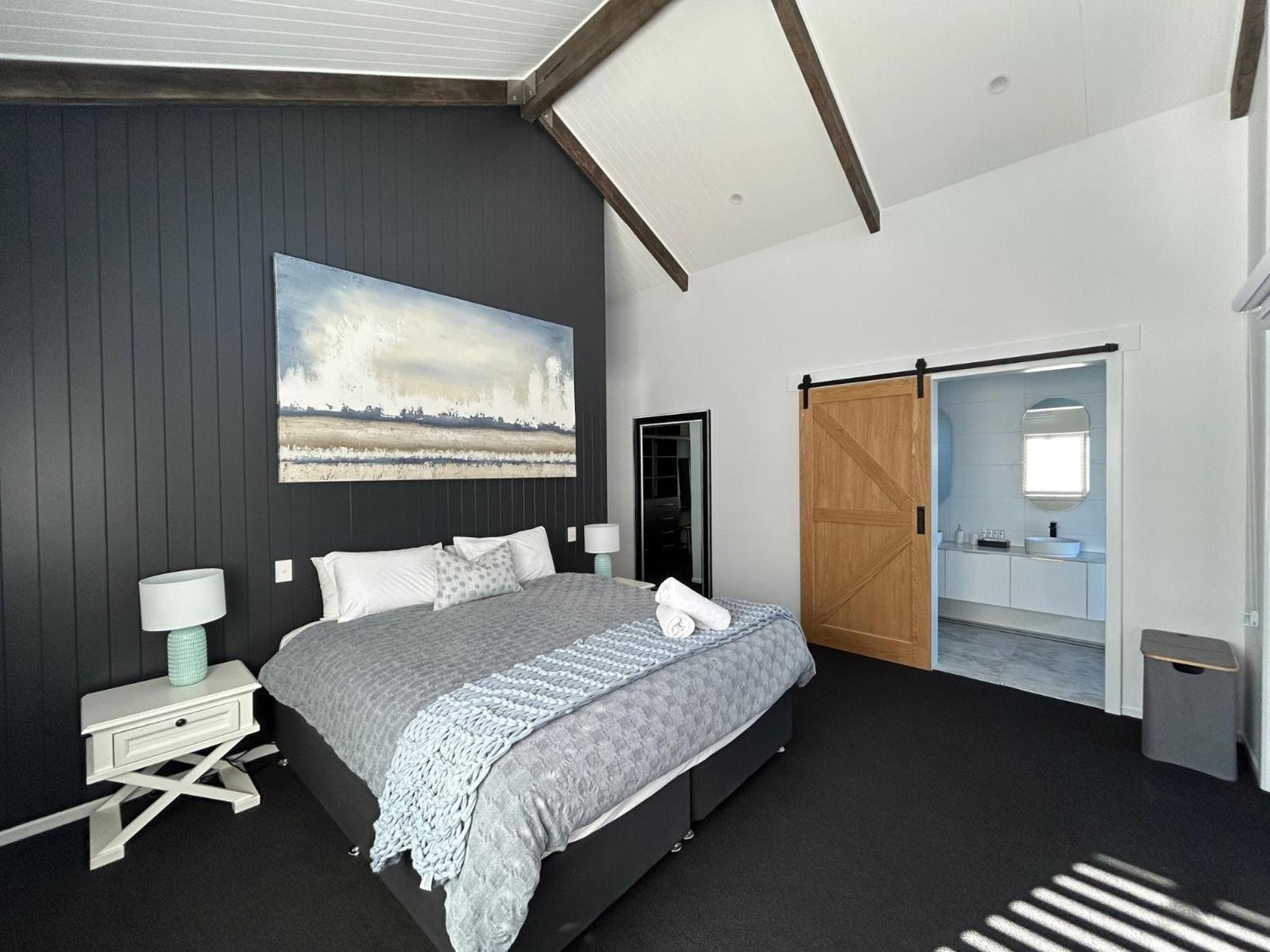 Stunning Beachfront On She oak