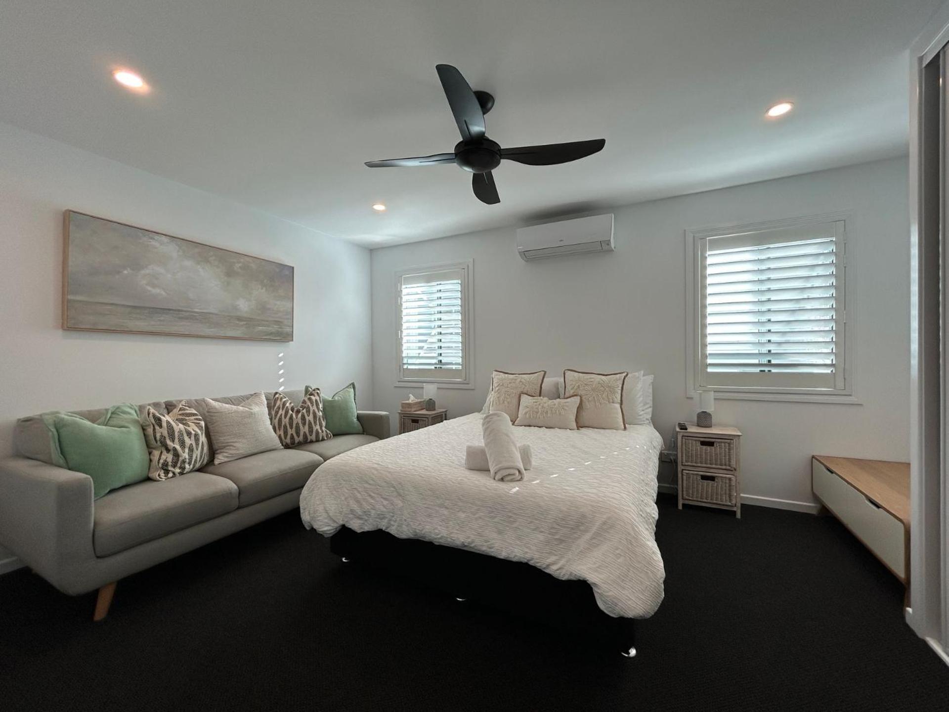 Stunning Beachfront On She oak