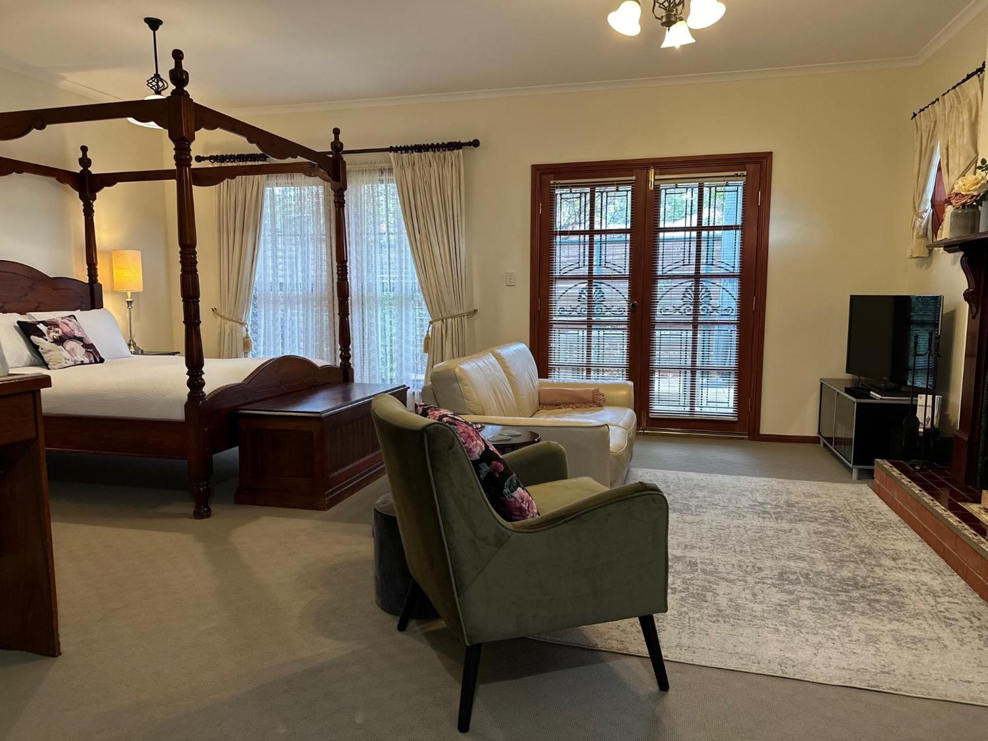Wine and Roses Bed and Breakfast