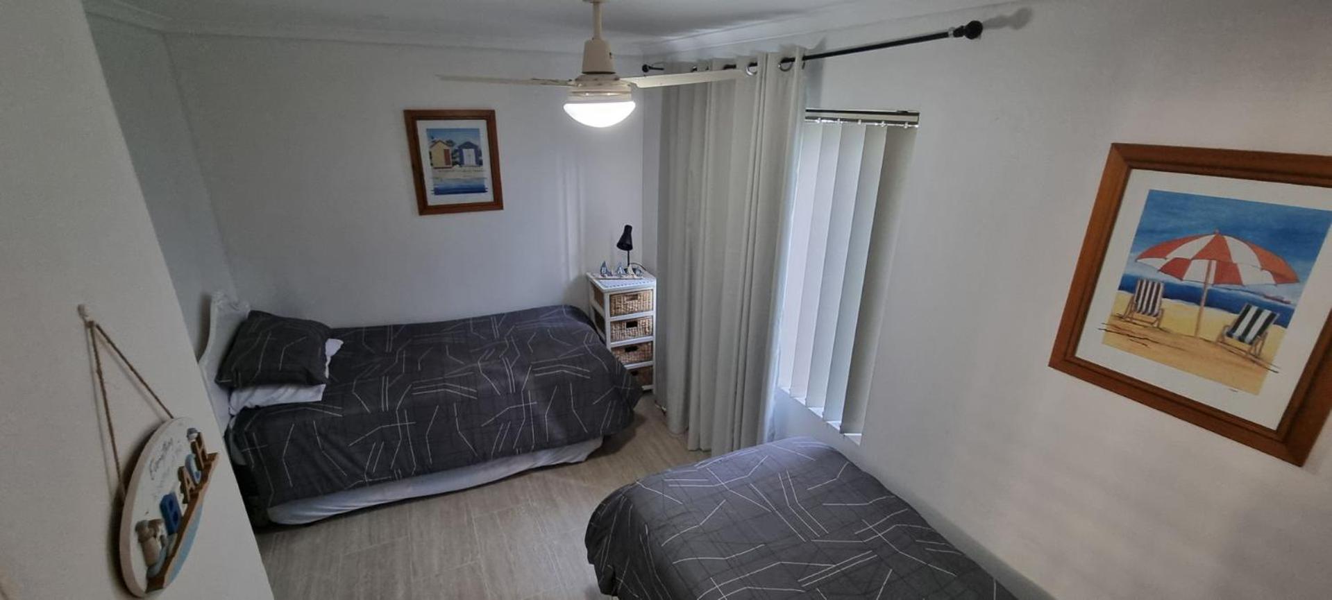 The Poplars, 2,36 Magnus Street - Comfortable Unit With Air Conditioning and Wi-Fi
