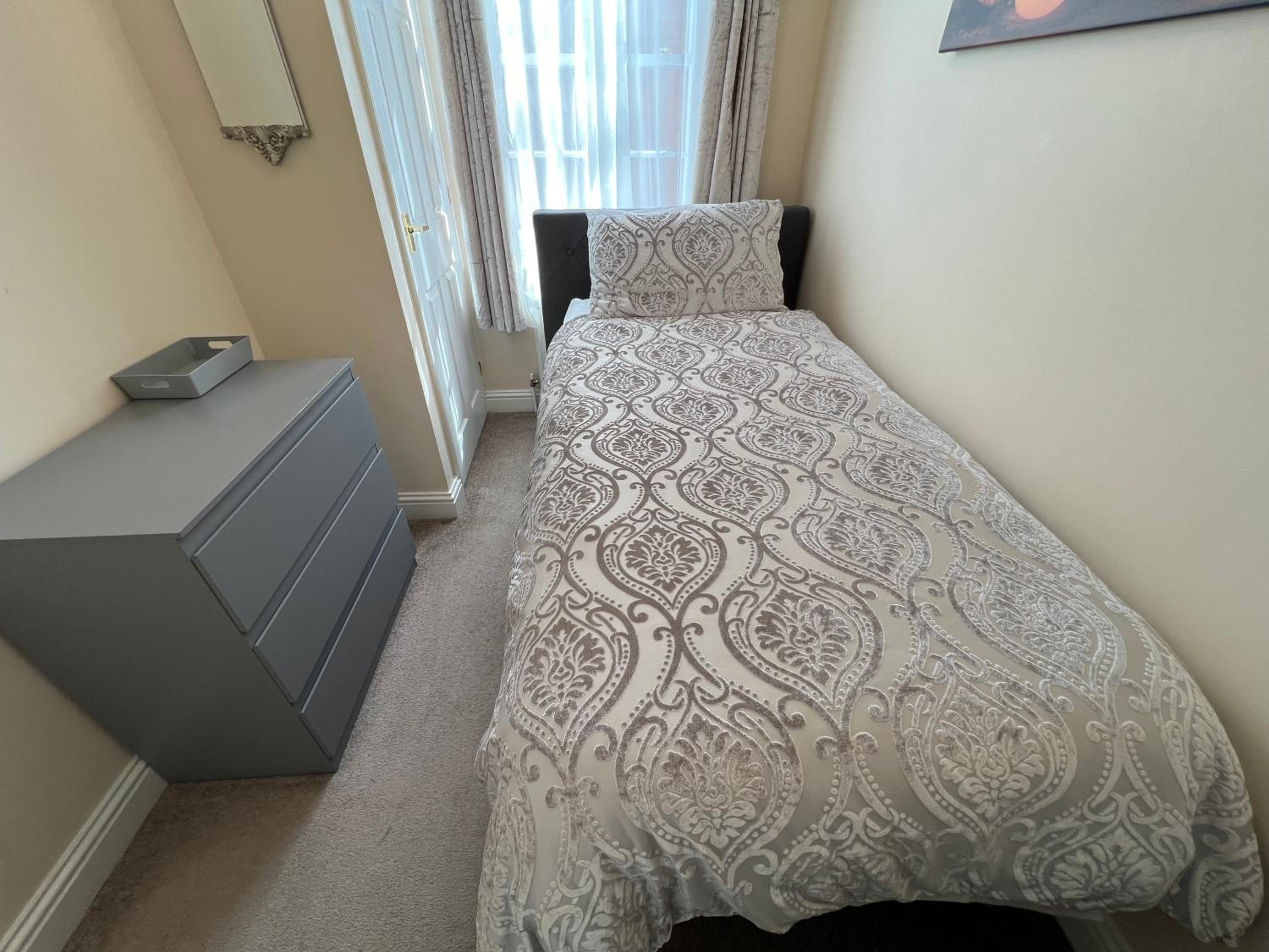 Glastonbury High Street Sanctuary- 2 BD, sleeps 3