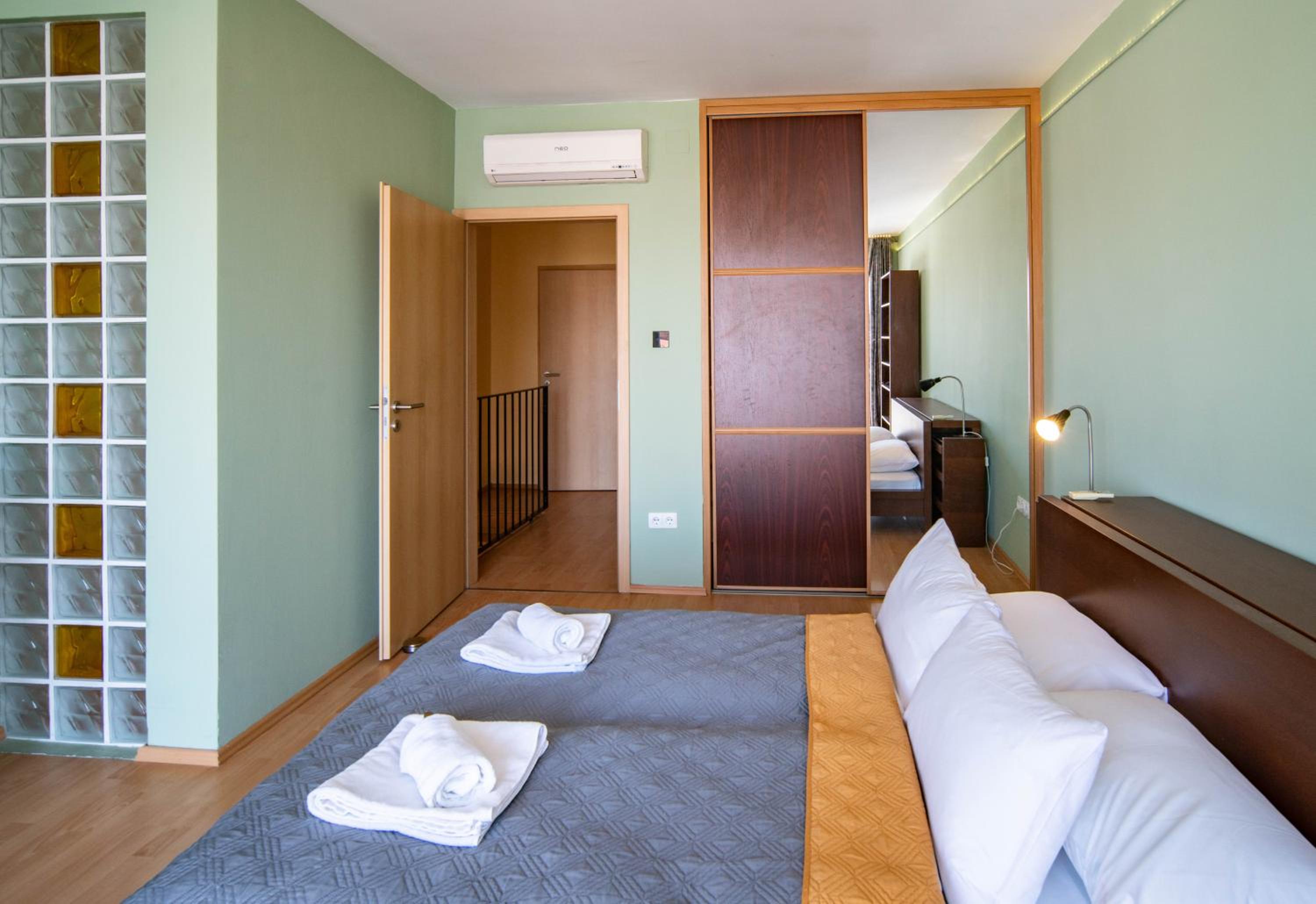 Free Parking- Gellert View Apartment 4ppl view 2
