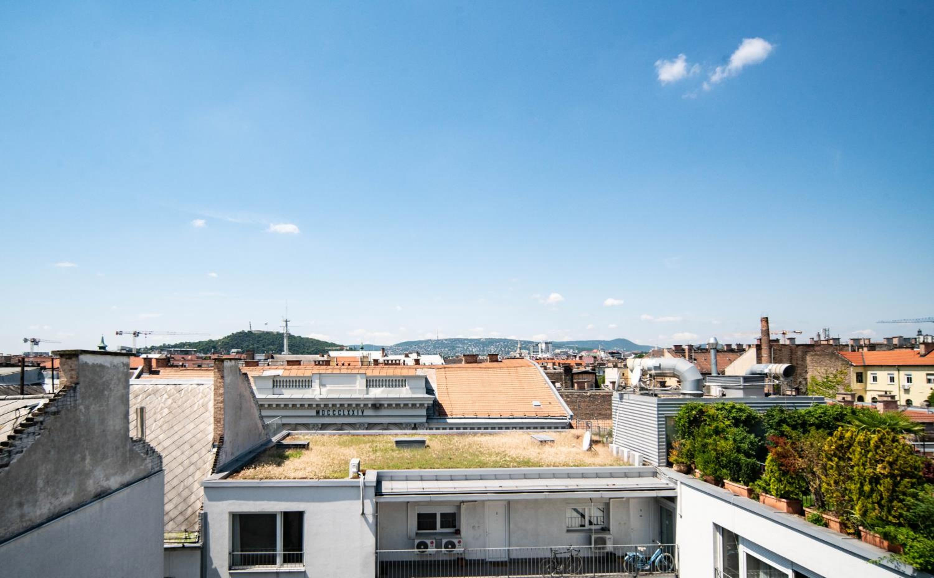 Free Parking- Gellert View Apartment 4ppl view 3