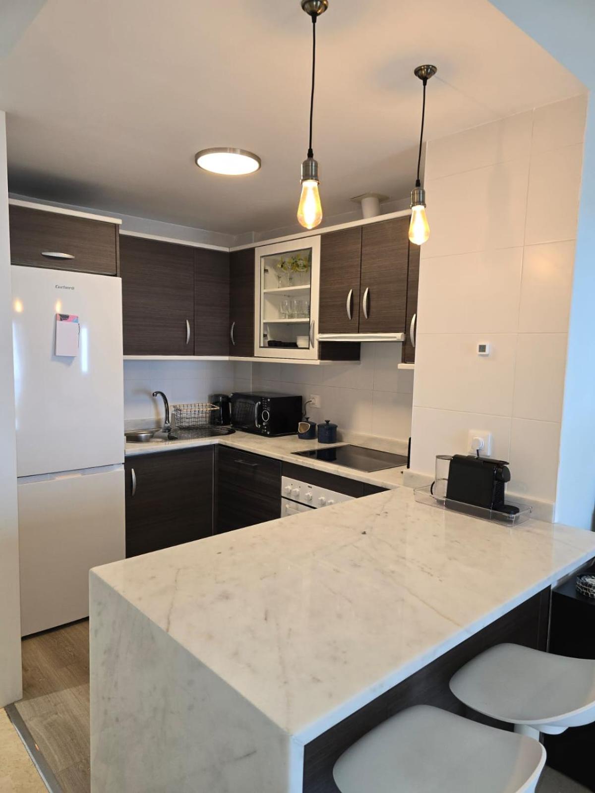 Seaside Serenity - Stylish Apartment with Spectacular Views