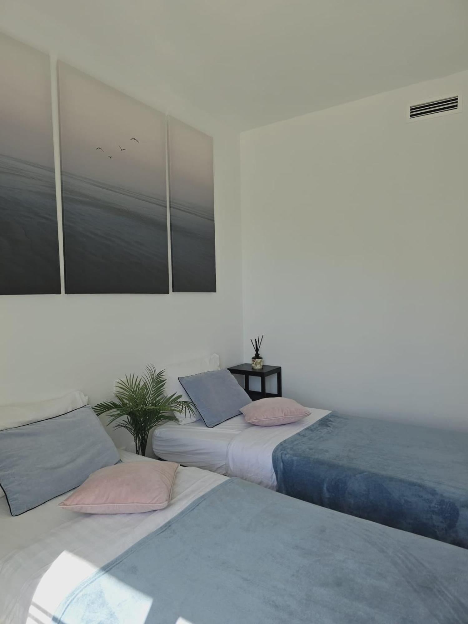Seaside Serenity - Stylish Apartment with Spectacular Views
