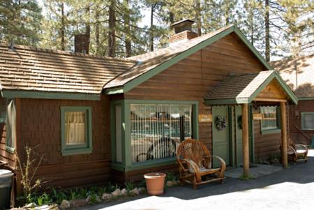 Golden Bear Cottages