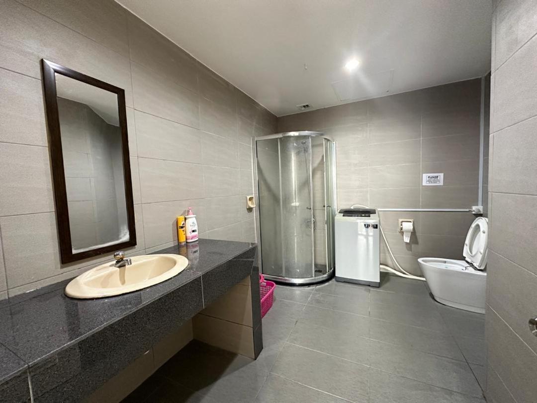 Riverbank Suite Waterfront with River view photo 7