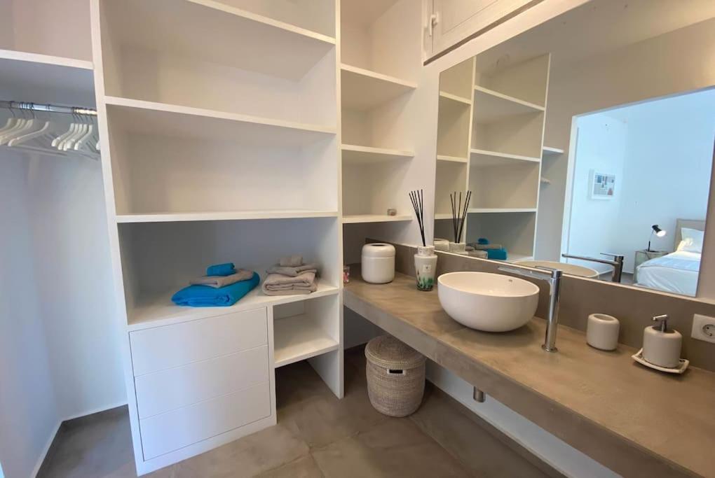Dreamscape Villa Oneiro - Your Gateway to Seaside view 3