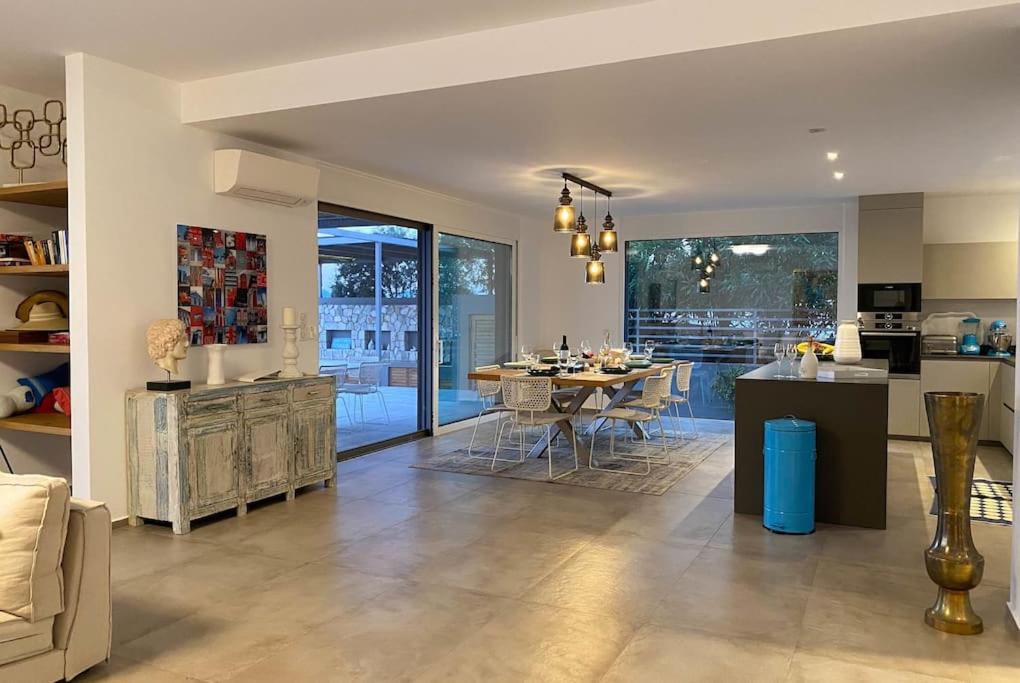 Dreamscape Villa Oneiro - Your Gateway to Seaside view 4