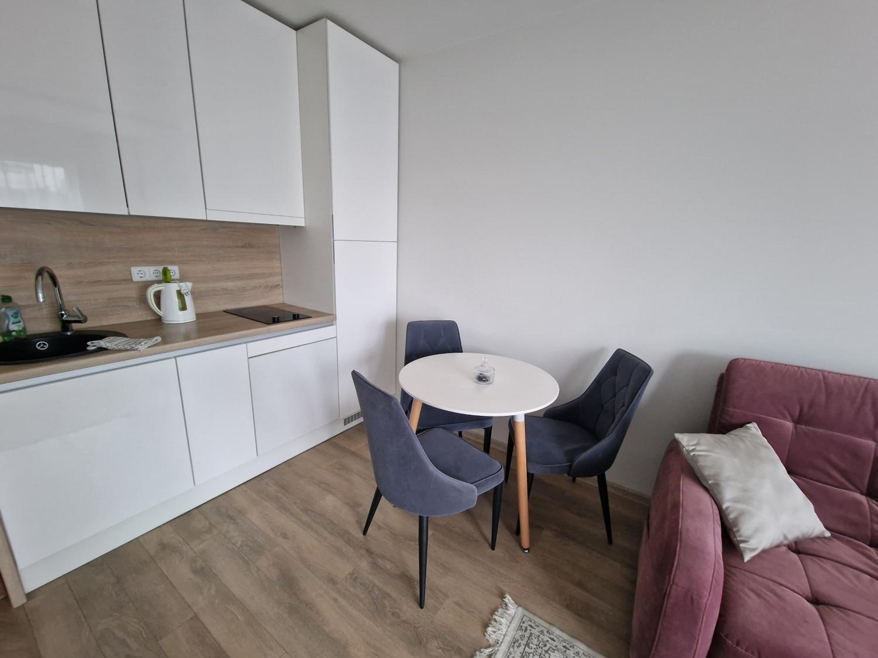 Studio apartament with pool view view 3