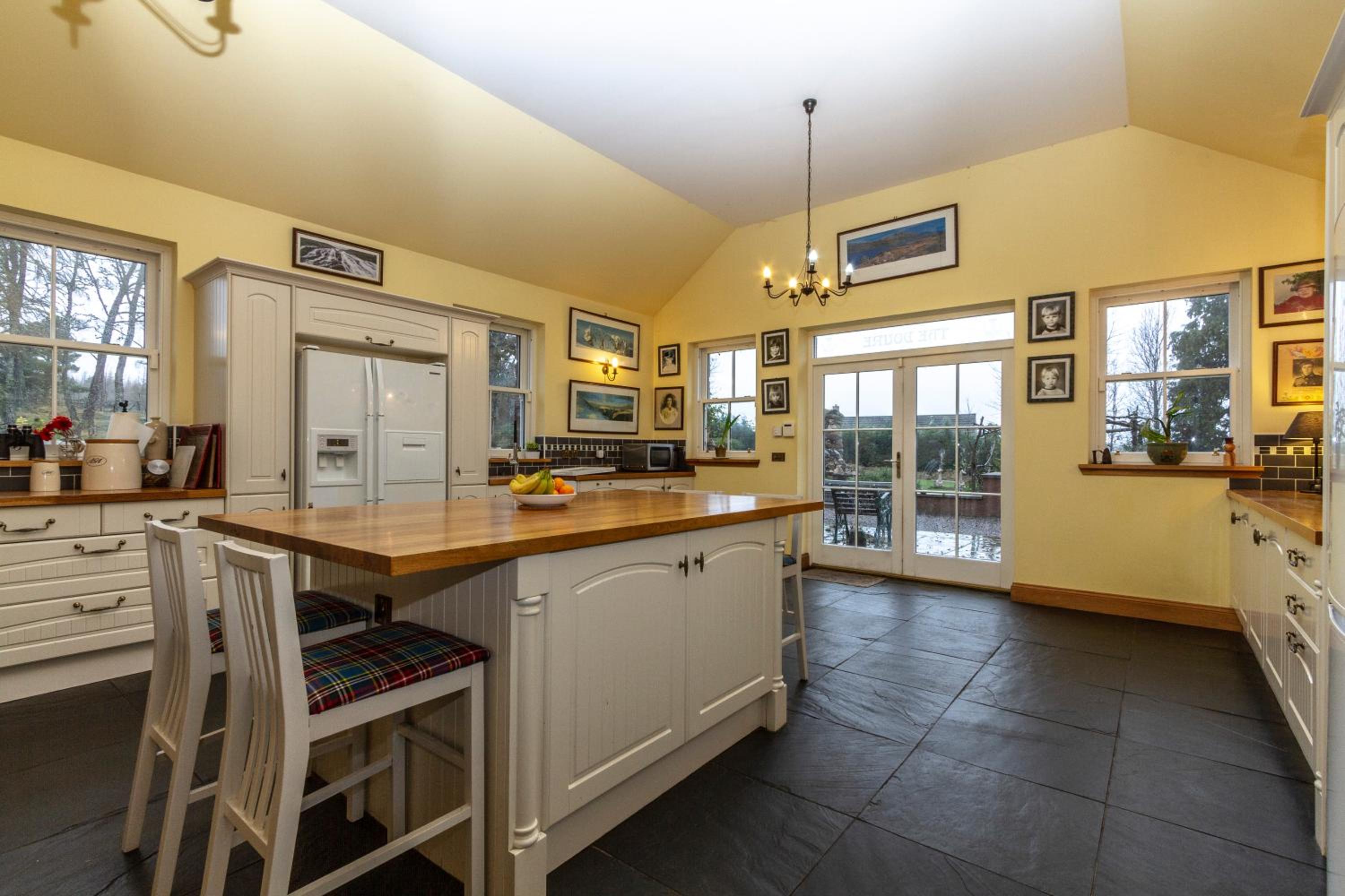 The Doune, Luxury Traditional Country House with hot tub