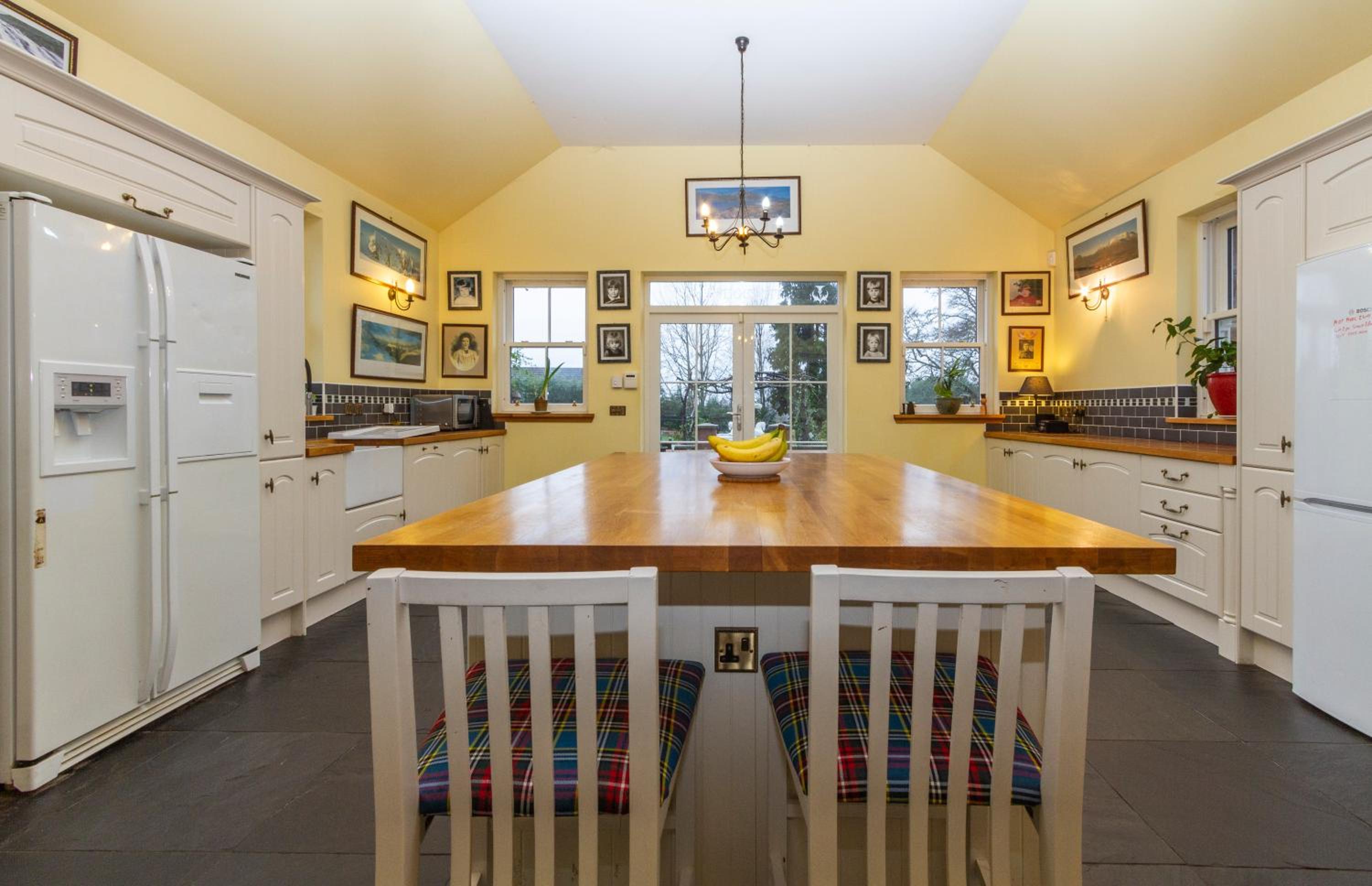 The Doune, Luxury Traditional Country House with hot tub