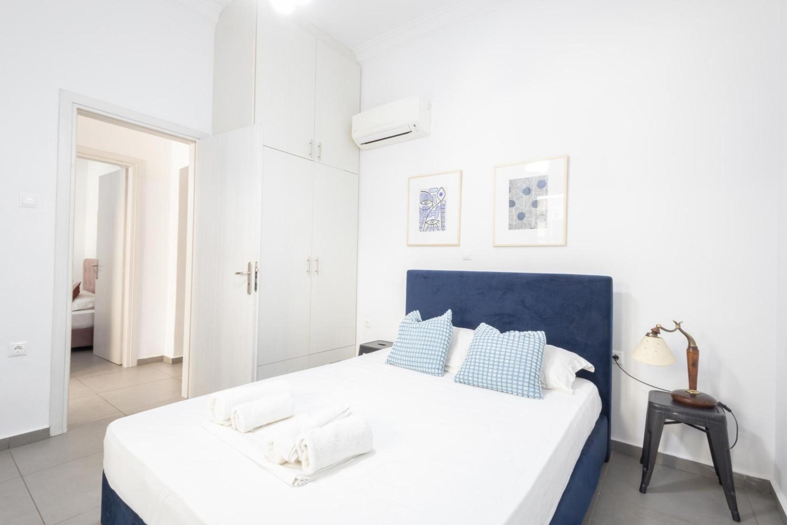 Renovated 4 Bdr House near Acropolis - New Beds, Terrace & Green Yard photo 4