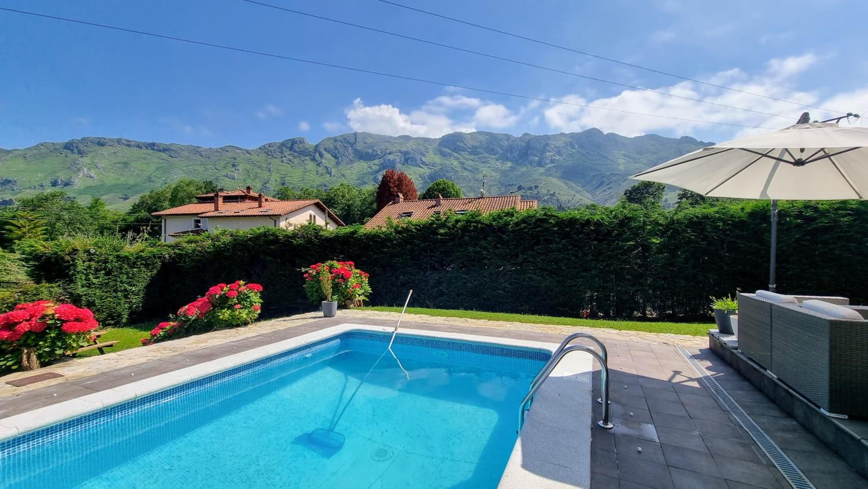 Villa Llanes Piscina Interior y Exterior – Talima