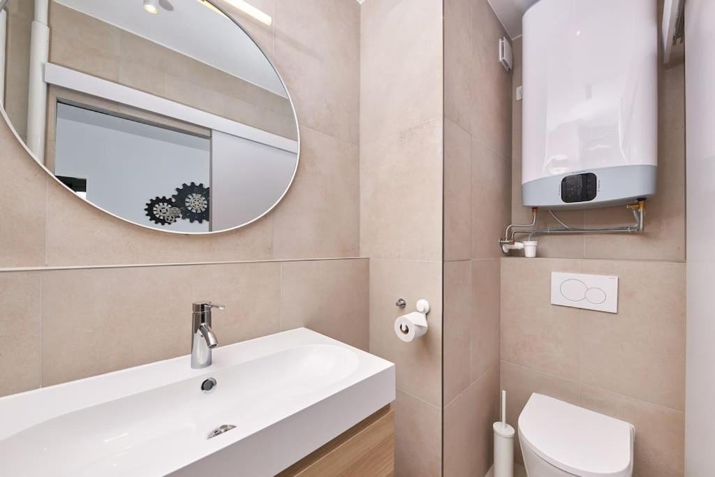 Riverside Center, 3 BR, near Danube river view 4