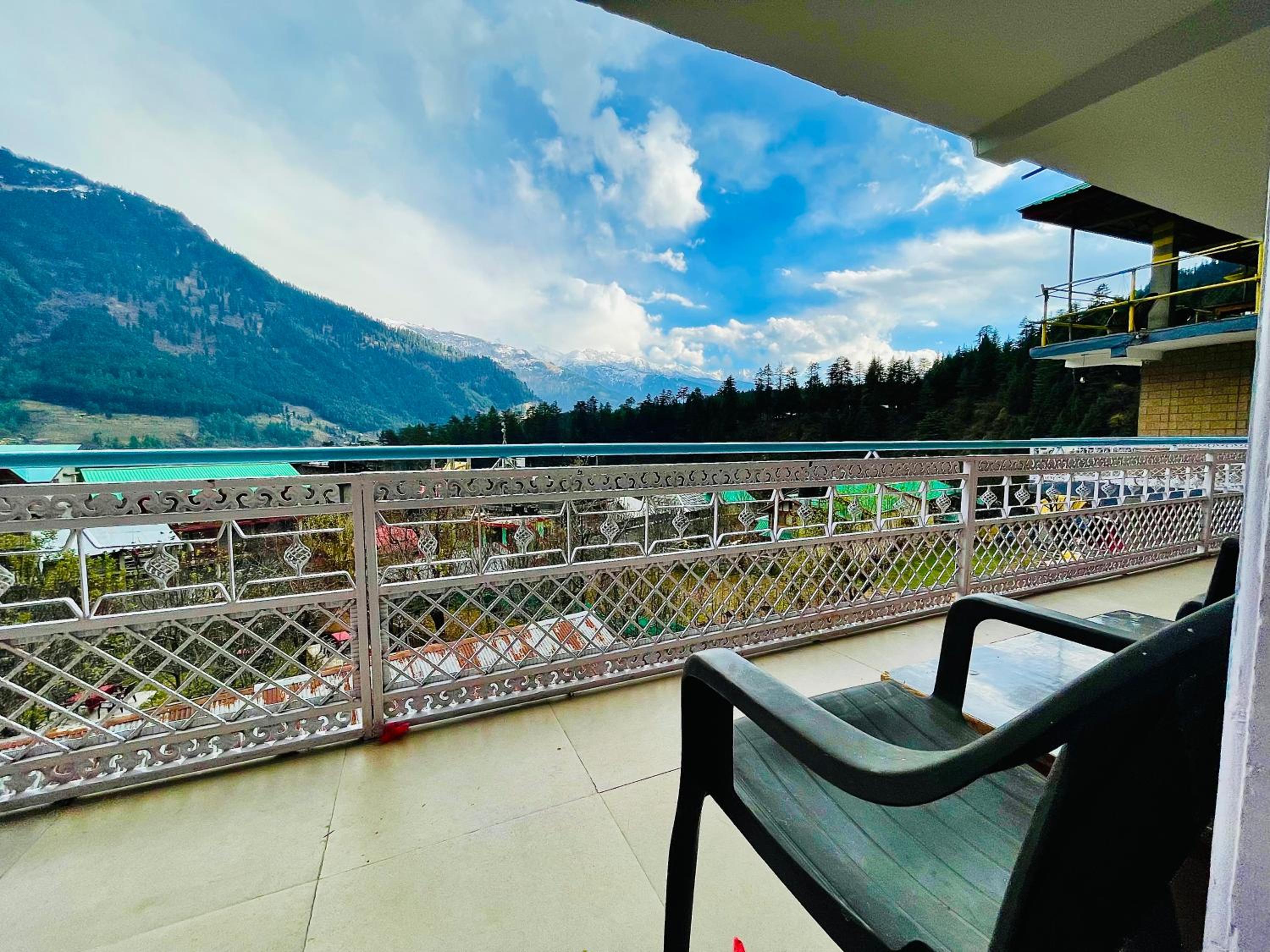 Lilly Inn & Cafe view 4