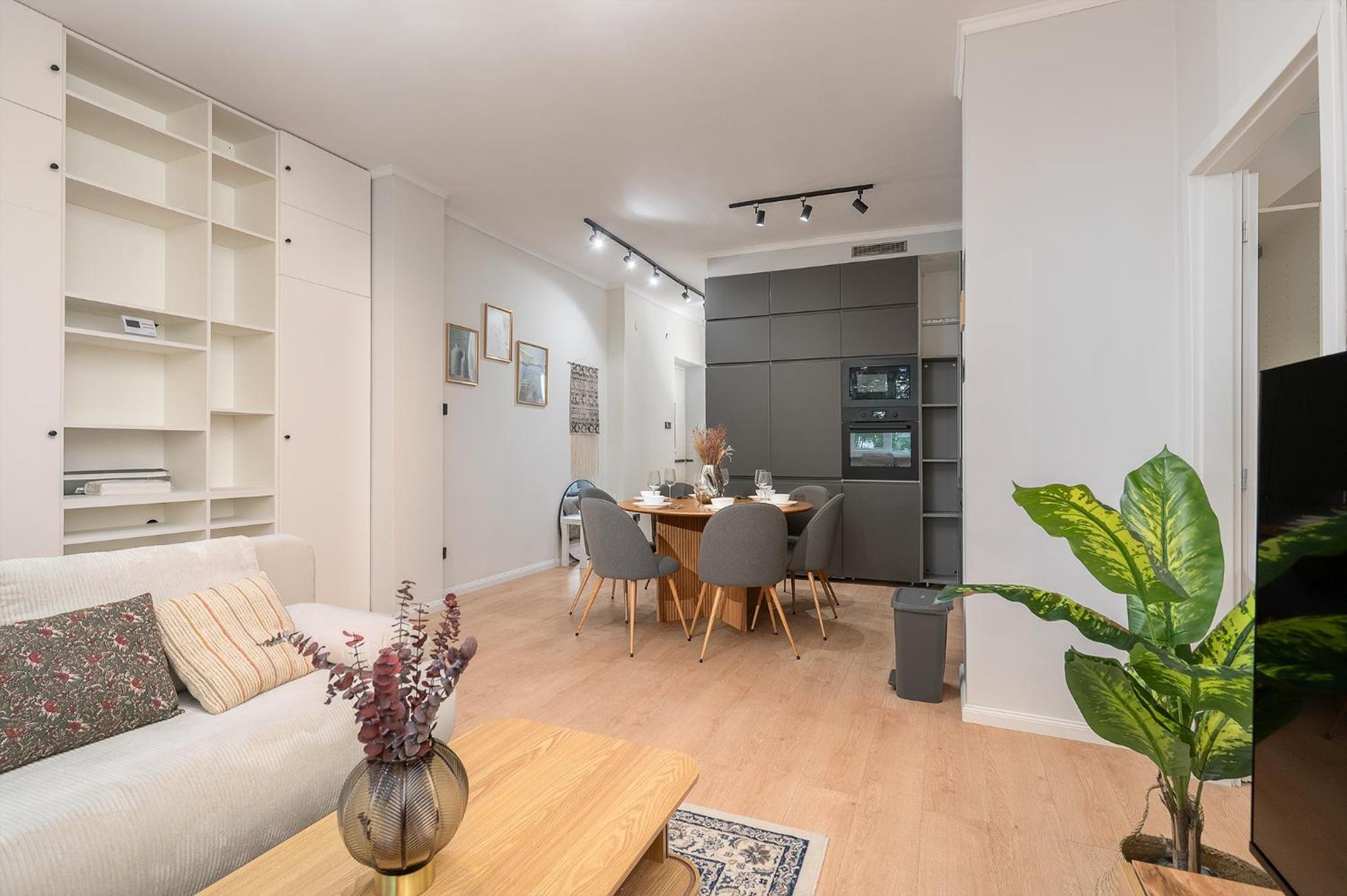 Lovely Quiet Central apartment near Heroes Square By Cavaland view 4