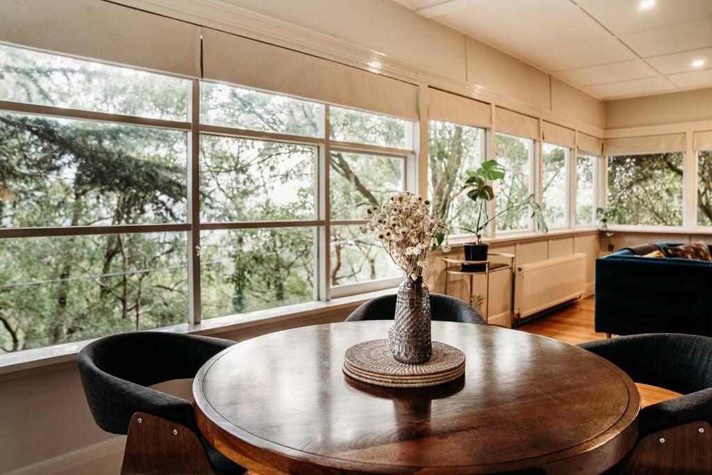 Luxury Treetop Escape with a Garden glasshouse