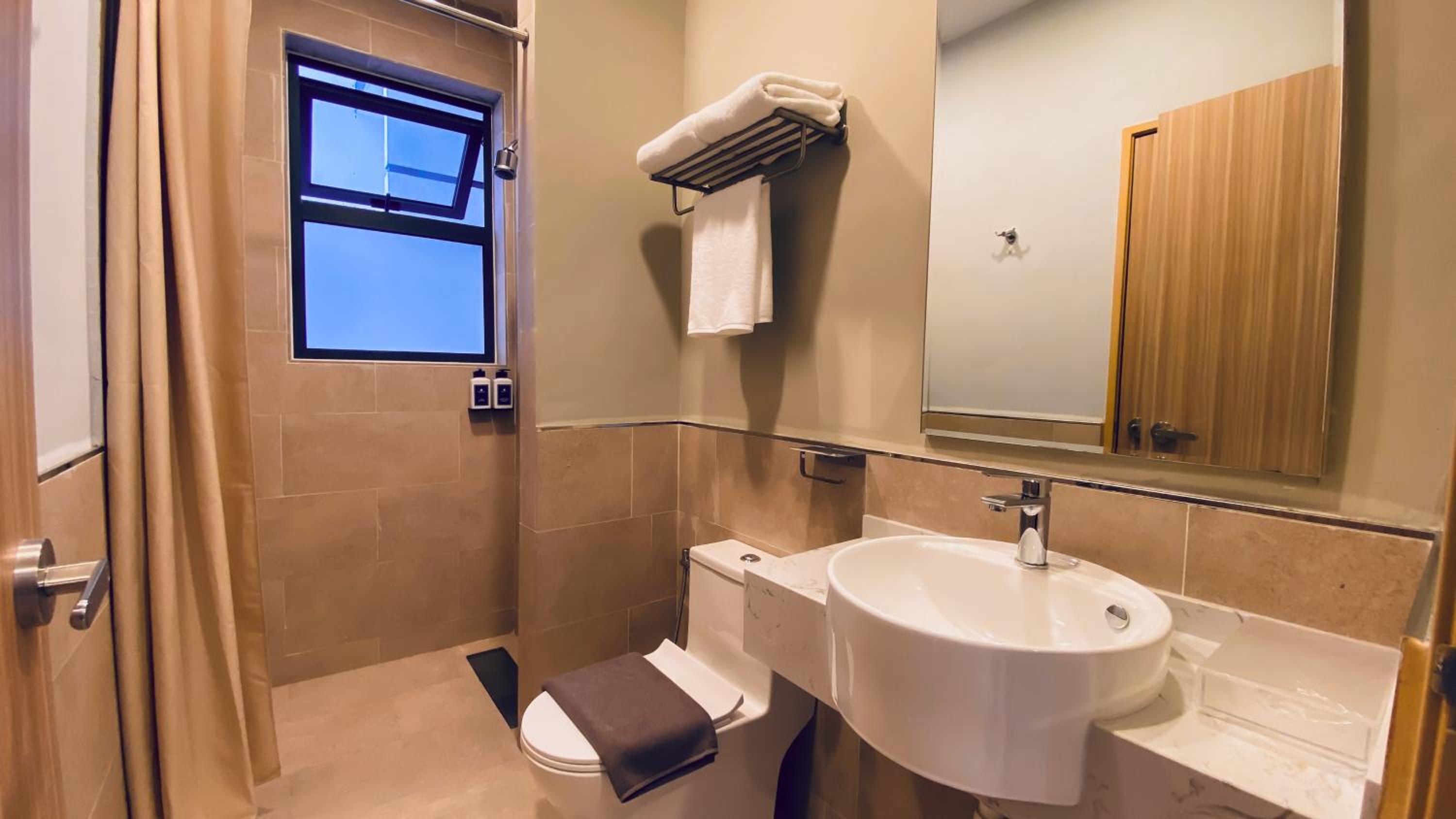 Zenith Suites Cameron