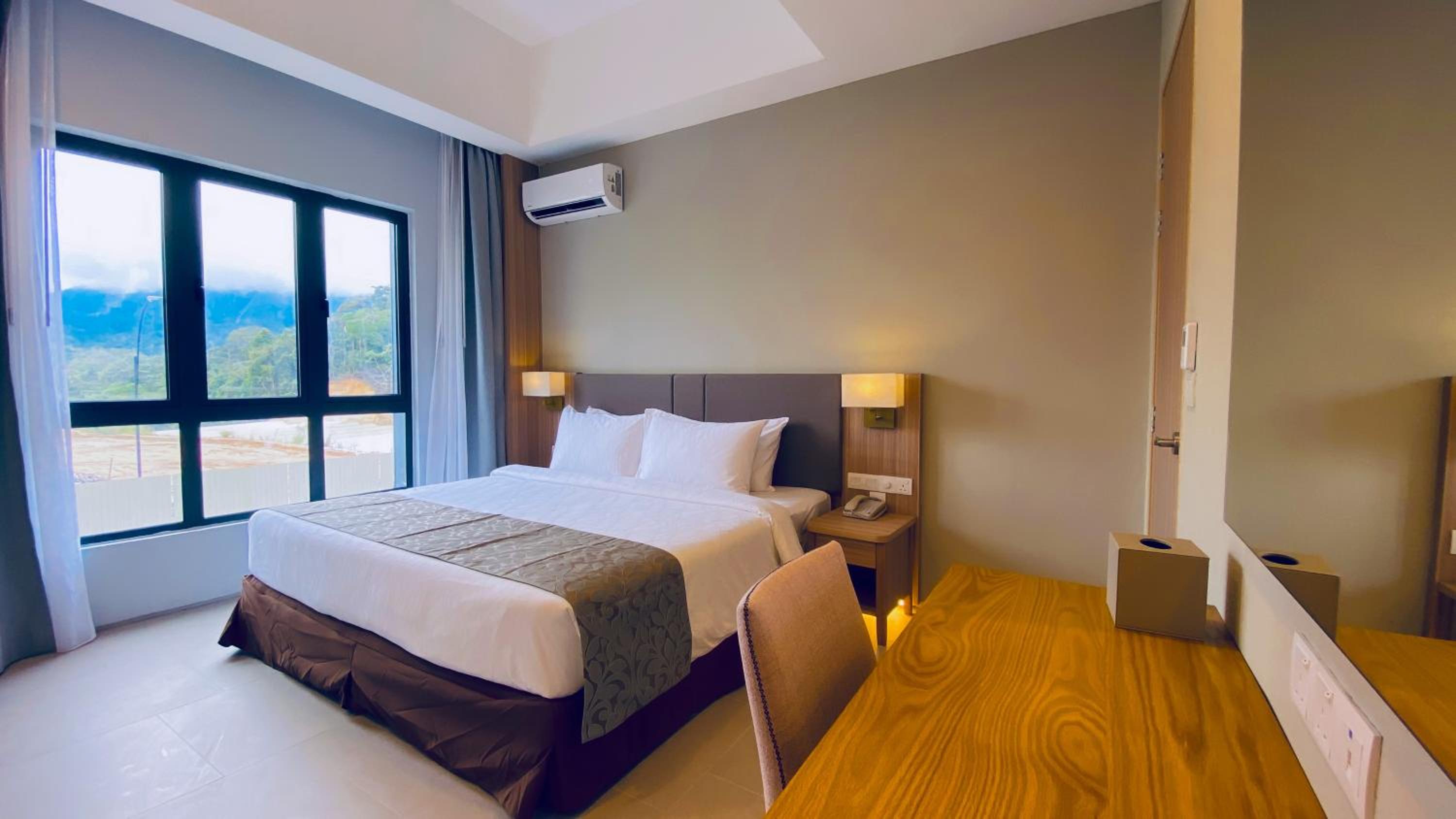 Zenith Suites Cameron