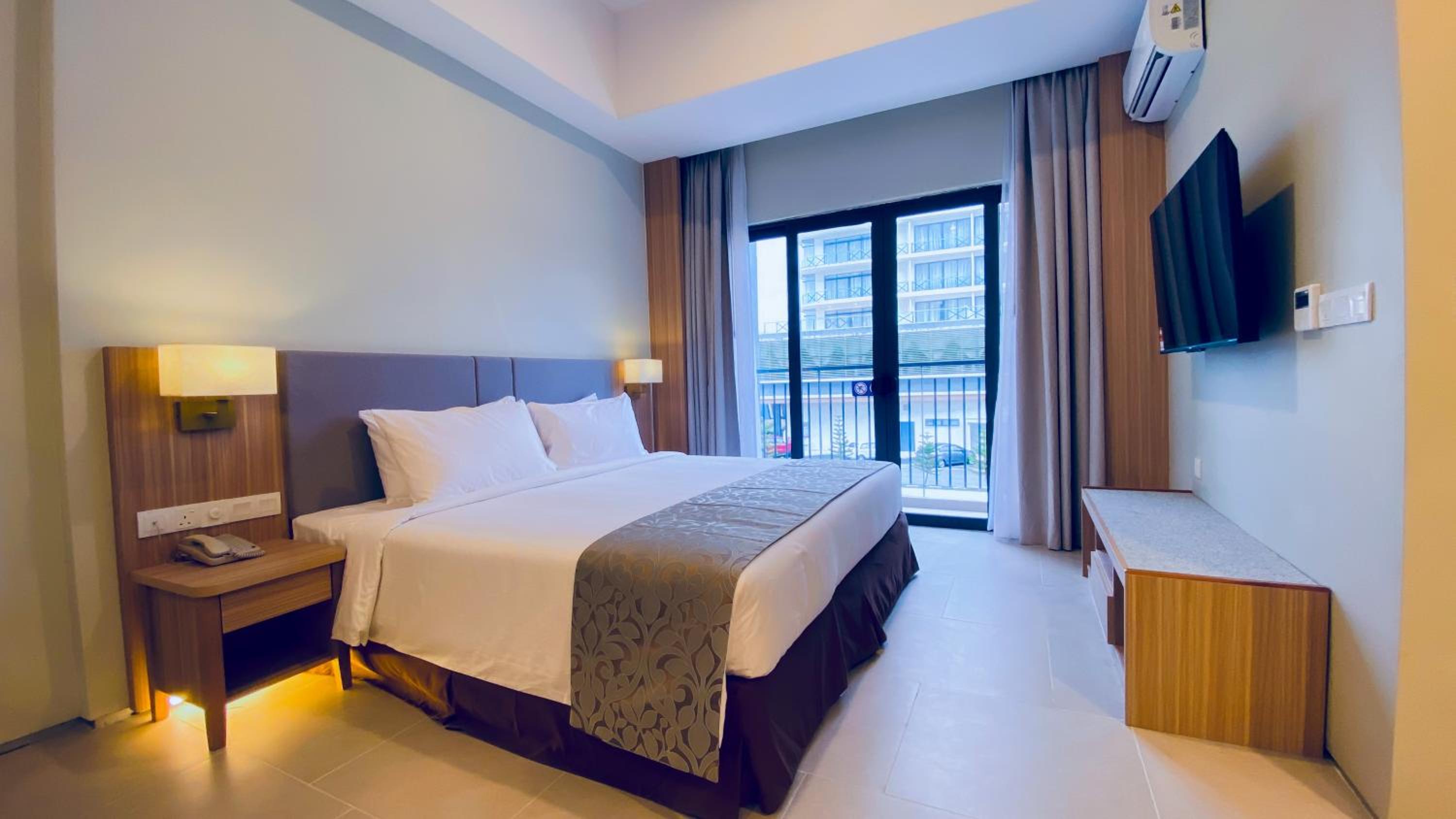 Zenith Suites Cameron