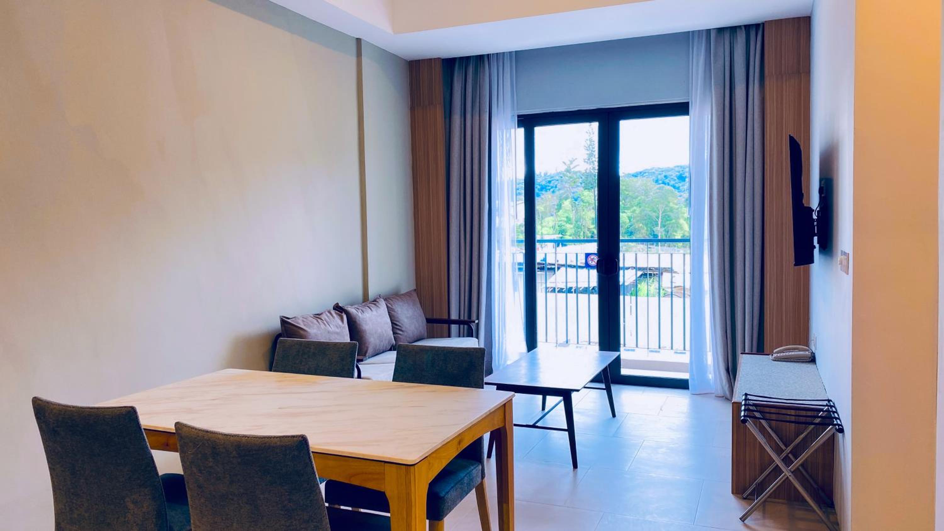 Zenith Suites Cameron