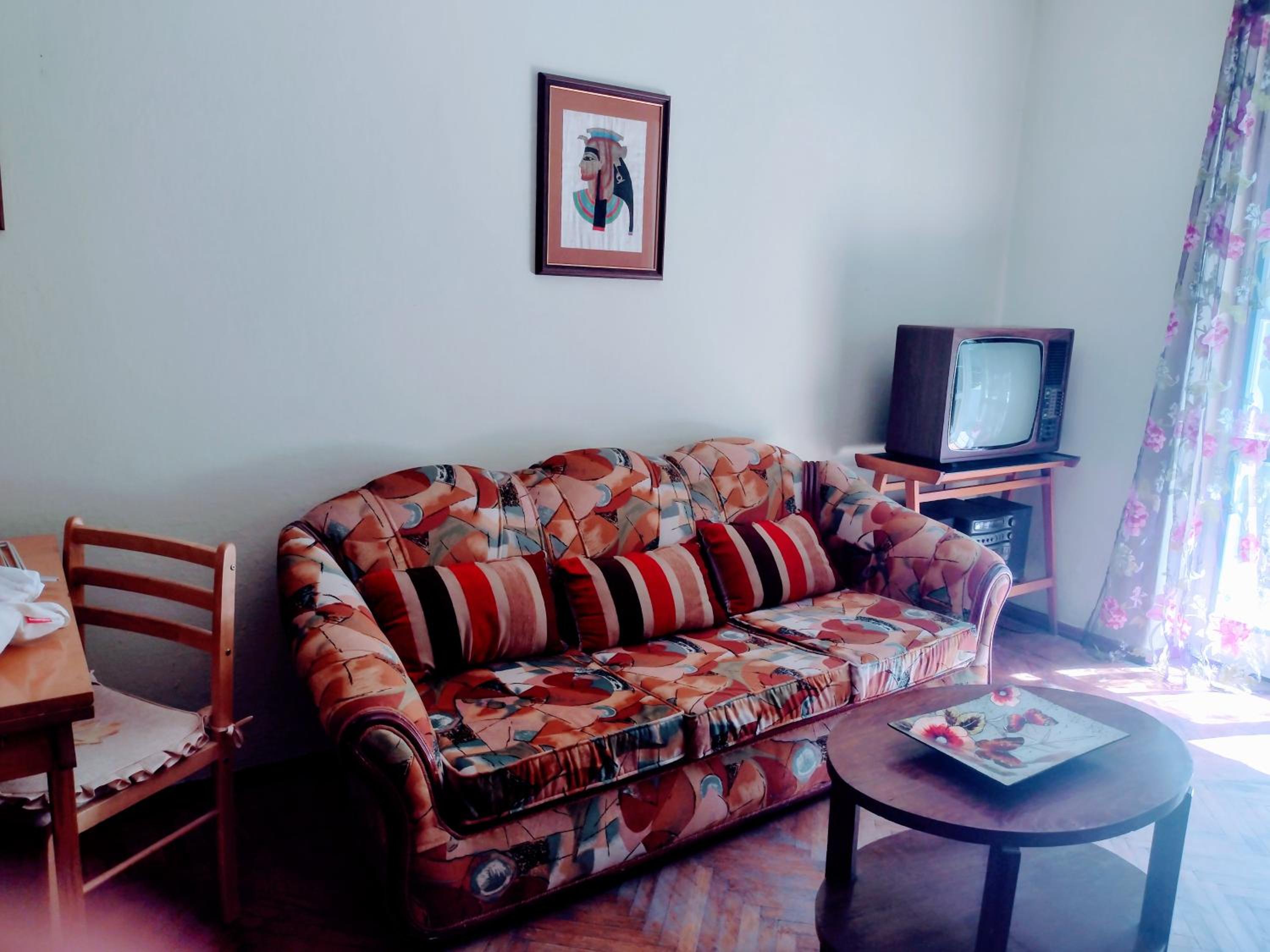 Era Echoes - Preserved Historical Apartment