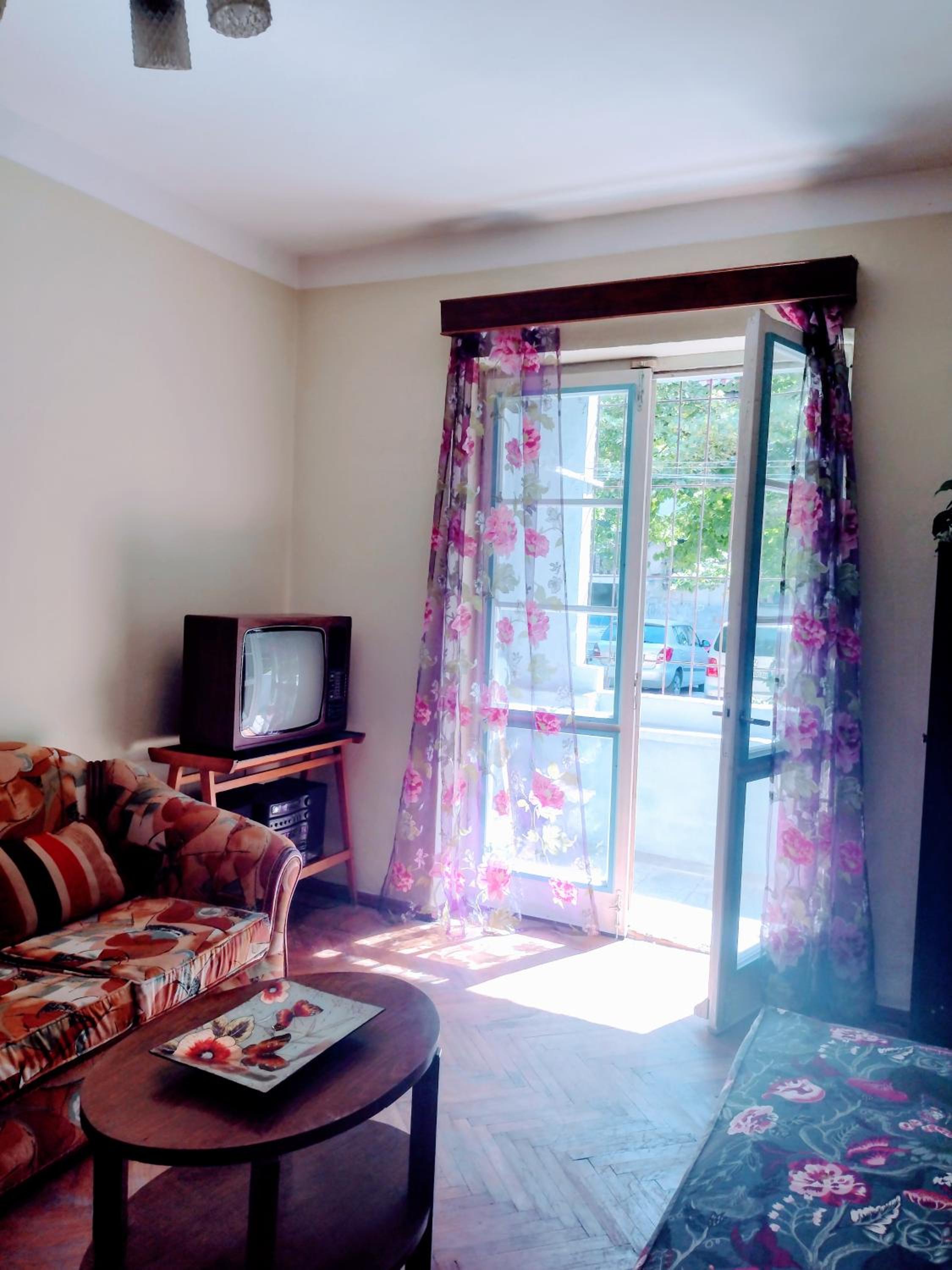 Era Echoes - Preserved Historical Apartment