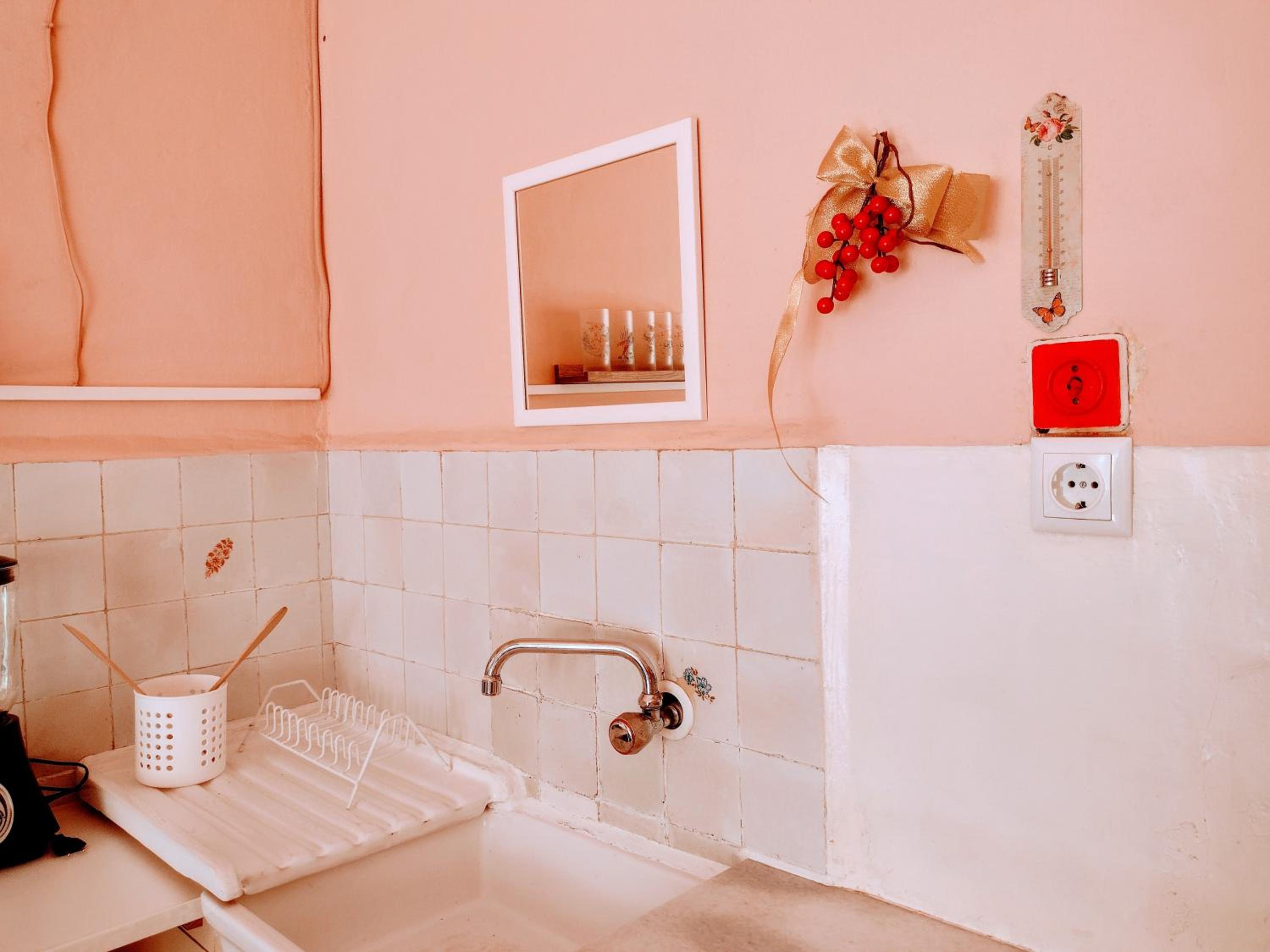 Era Echoes - Preserved Historical Apartment