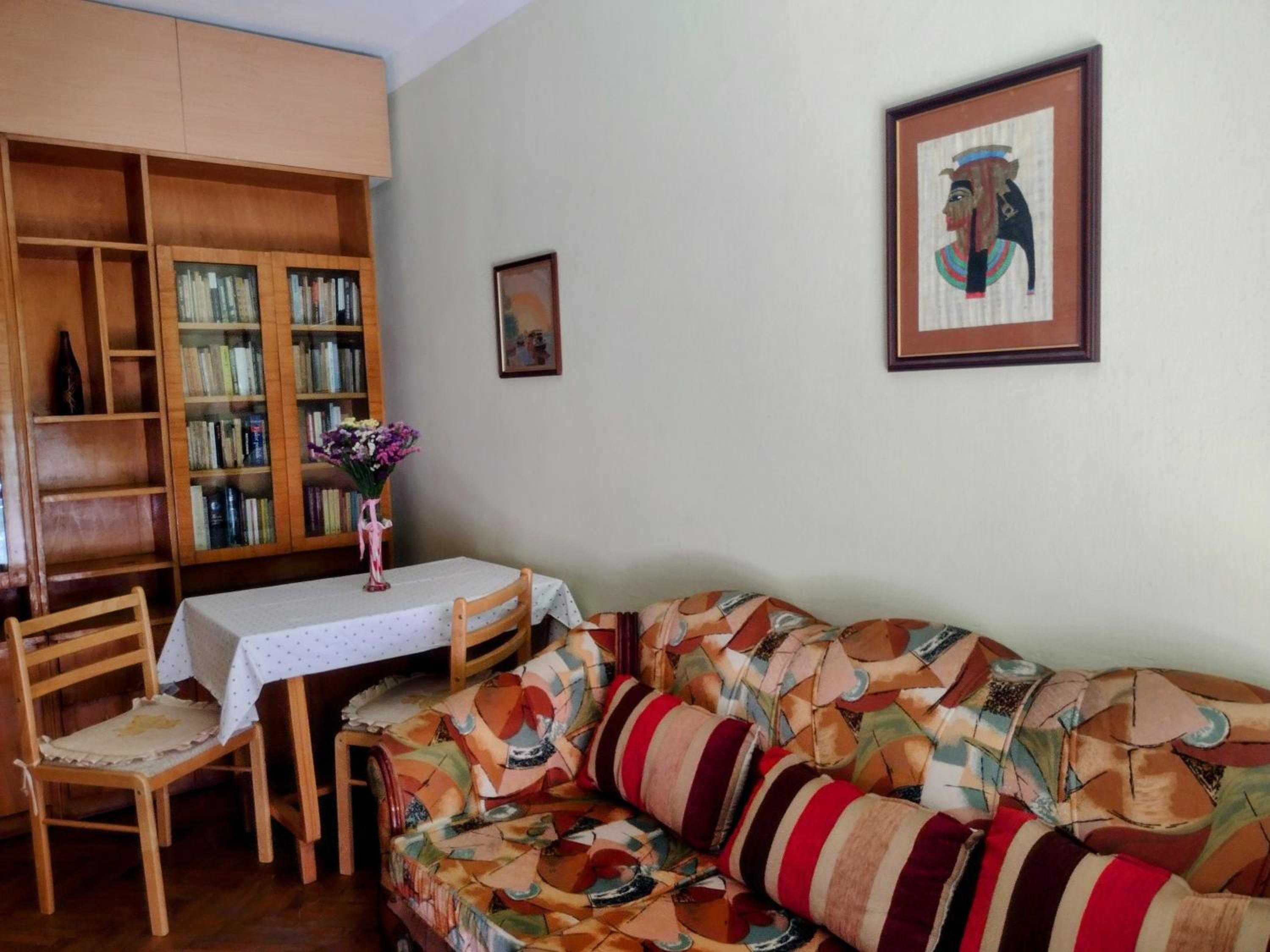 Era Echoes - Preserved Historical Apartment