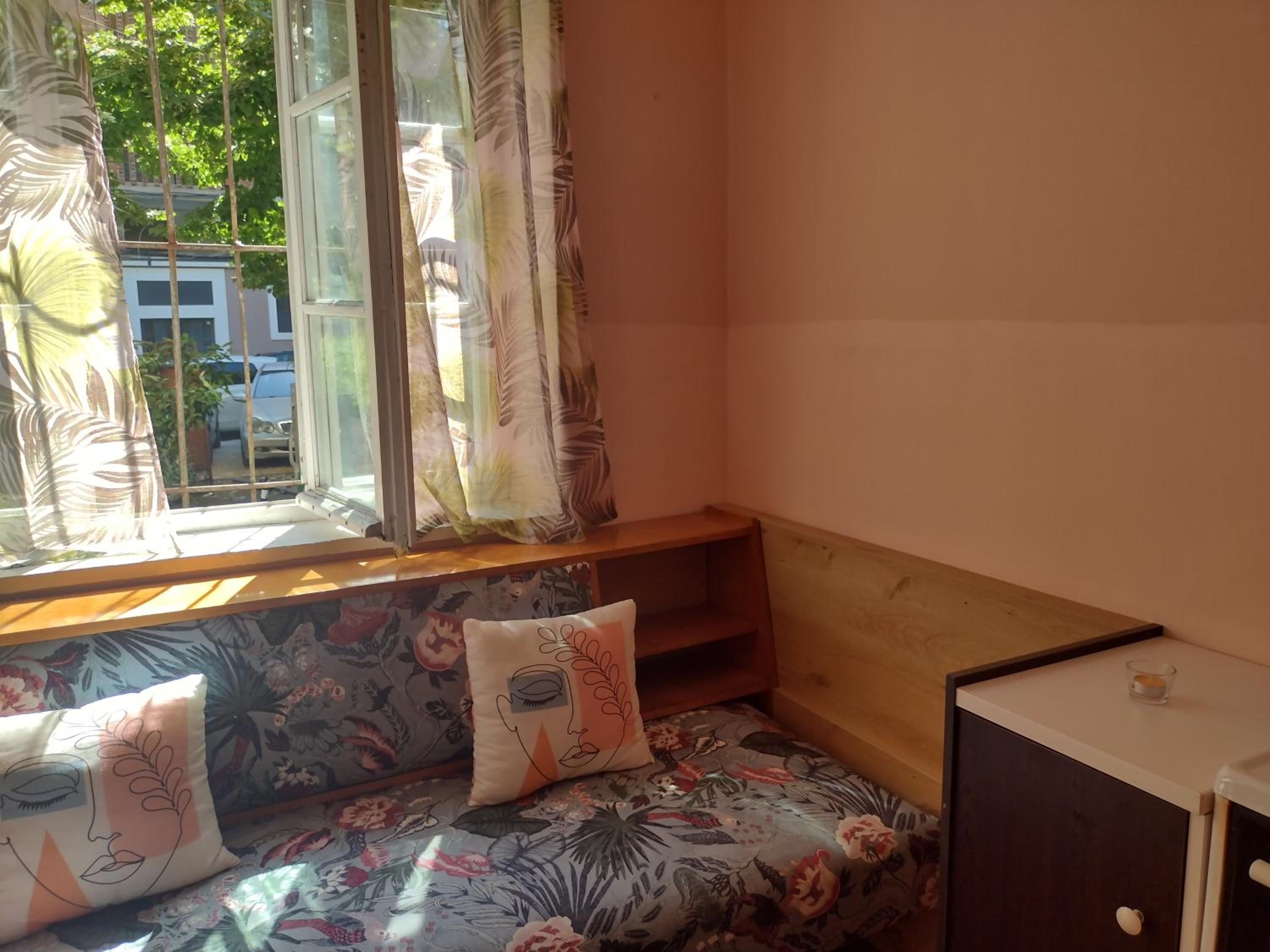 Era Echoes - Preserved Historical Apartment