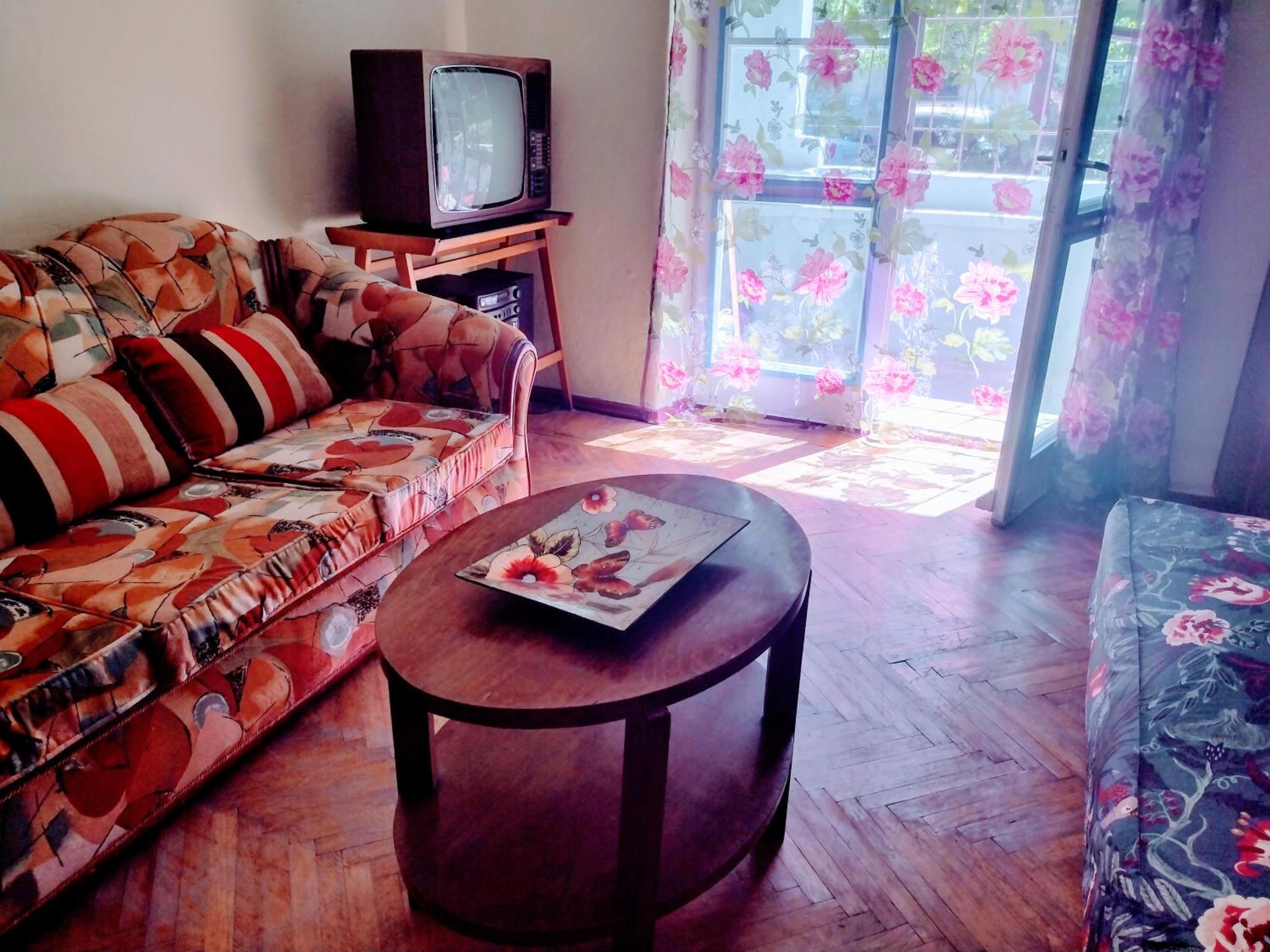 Era Echoes - Preserved Historical Apartment