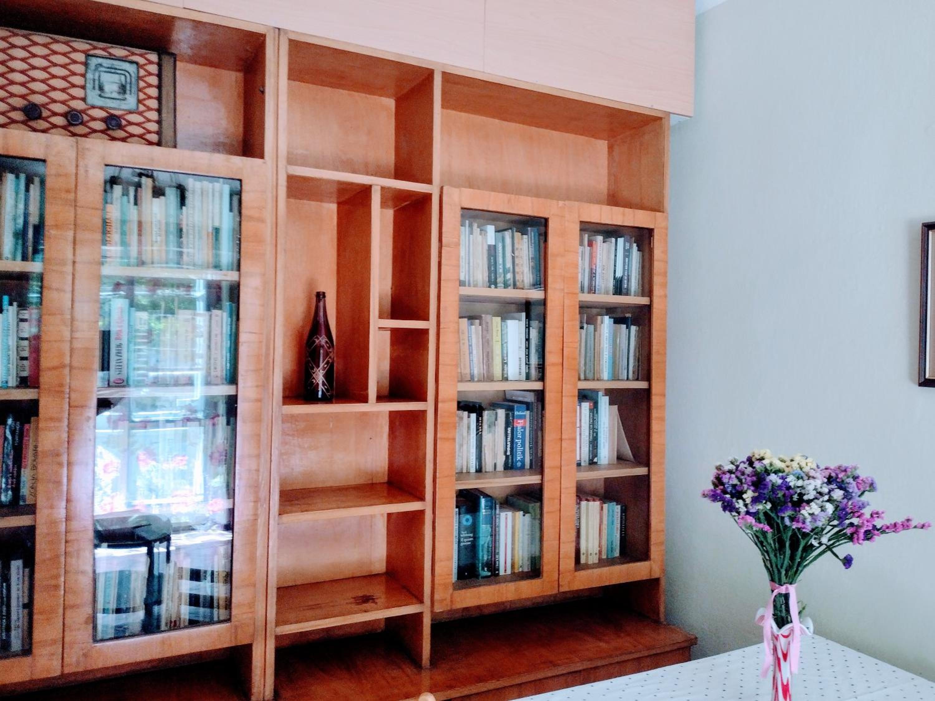Era Echoes - Preserved Historical Apartment