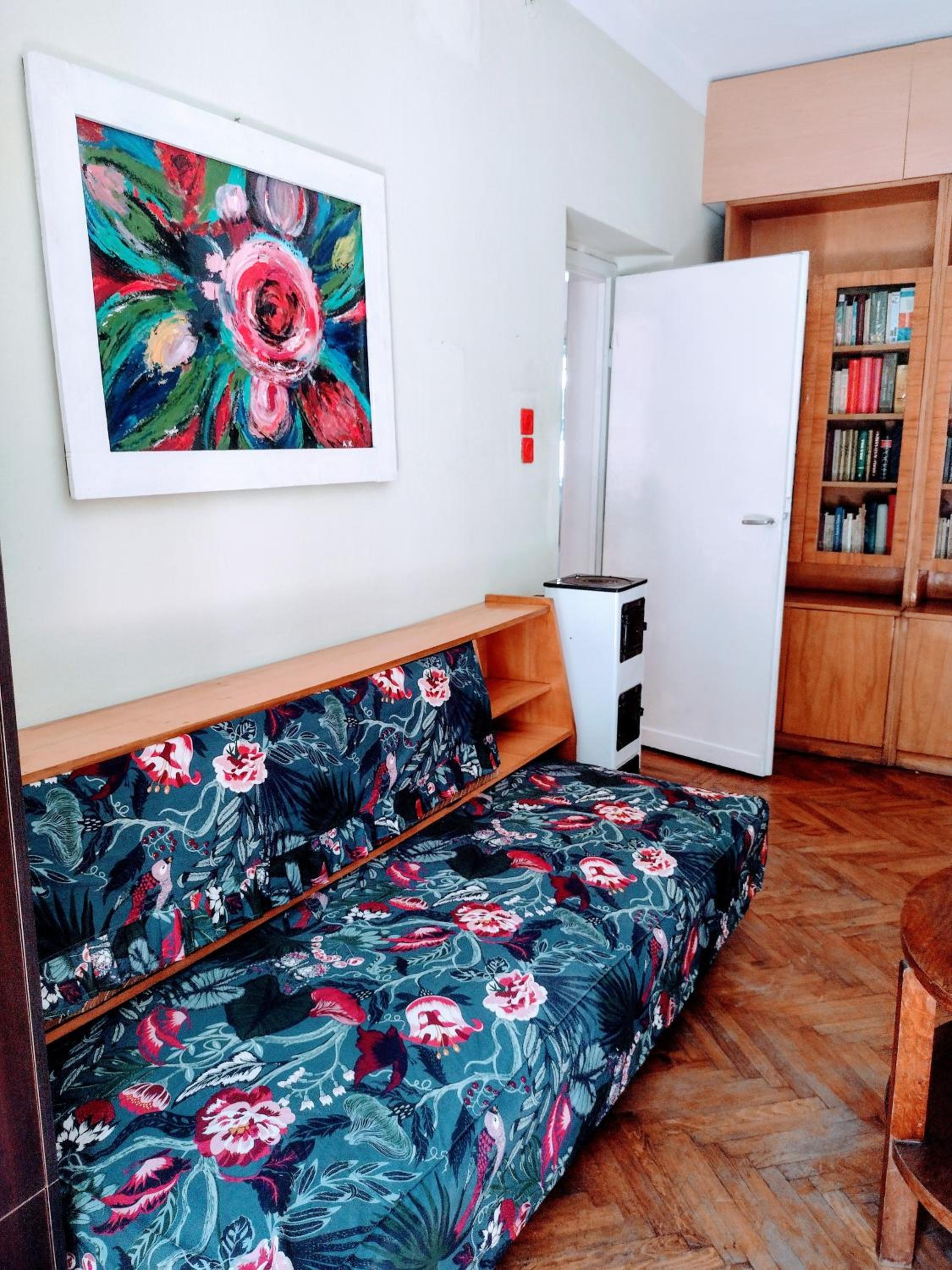 Era Echoes - Preserved Historical Apartment