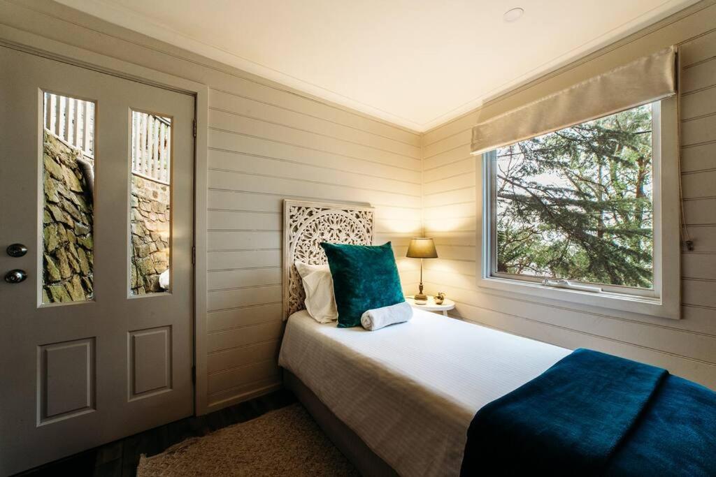 Luxury Treetop Escape with a Garden glasshouse