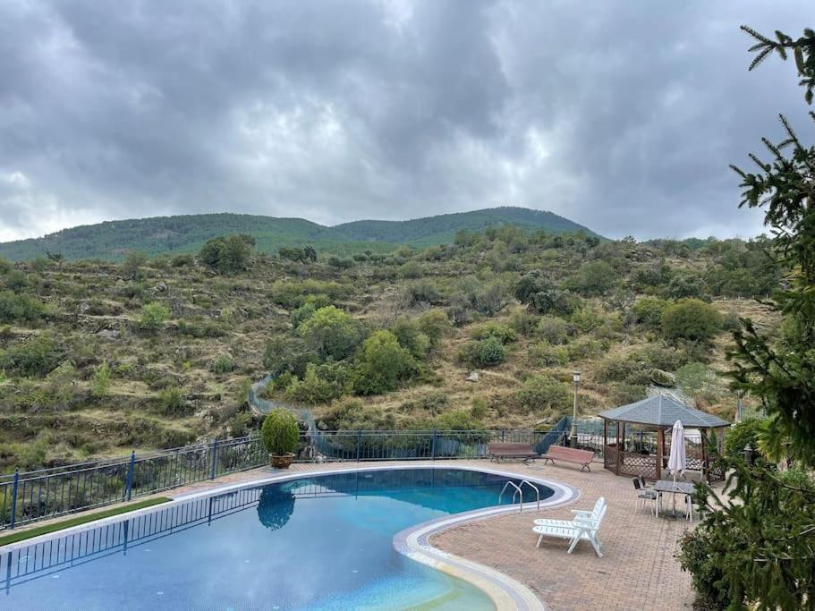 Mansión con Jacuzzi a 40 grados, gran piscina y Pádel view 5