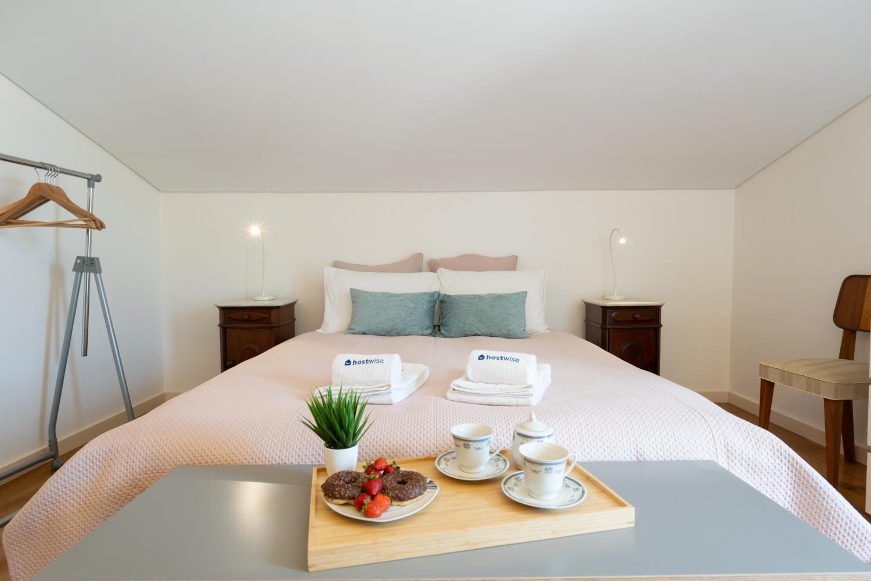 Host Wise - Casa dos Ciprestes - Pool & Vines Haven view 3