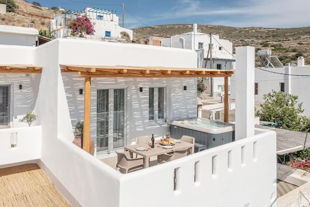 Penelope Apartments D