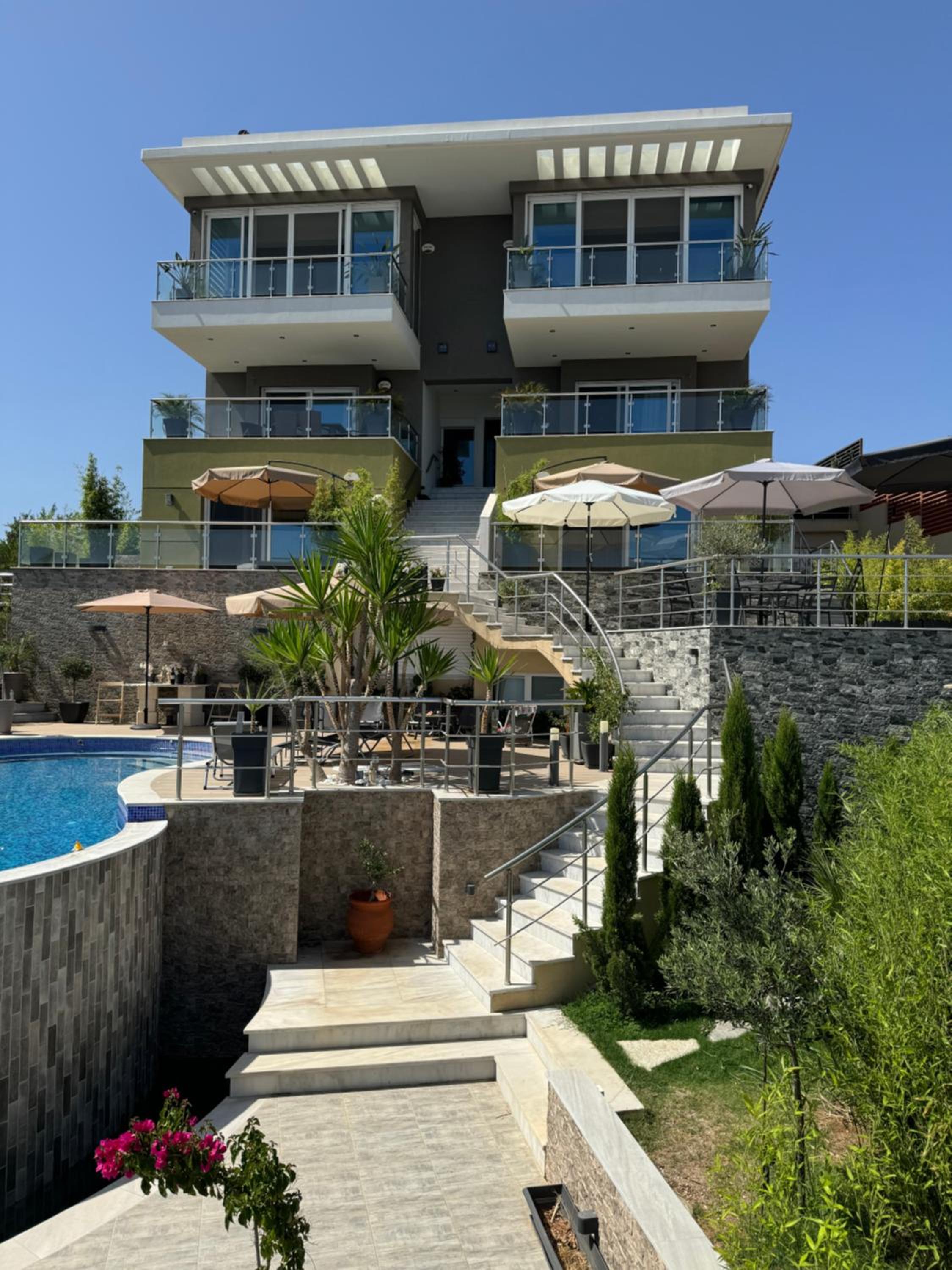 Oikía Athená apartments-the noble west view 4