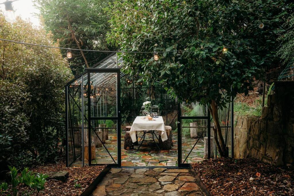 Luxury Treetop Escape with a Garden glasshouse