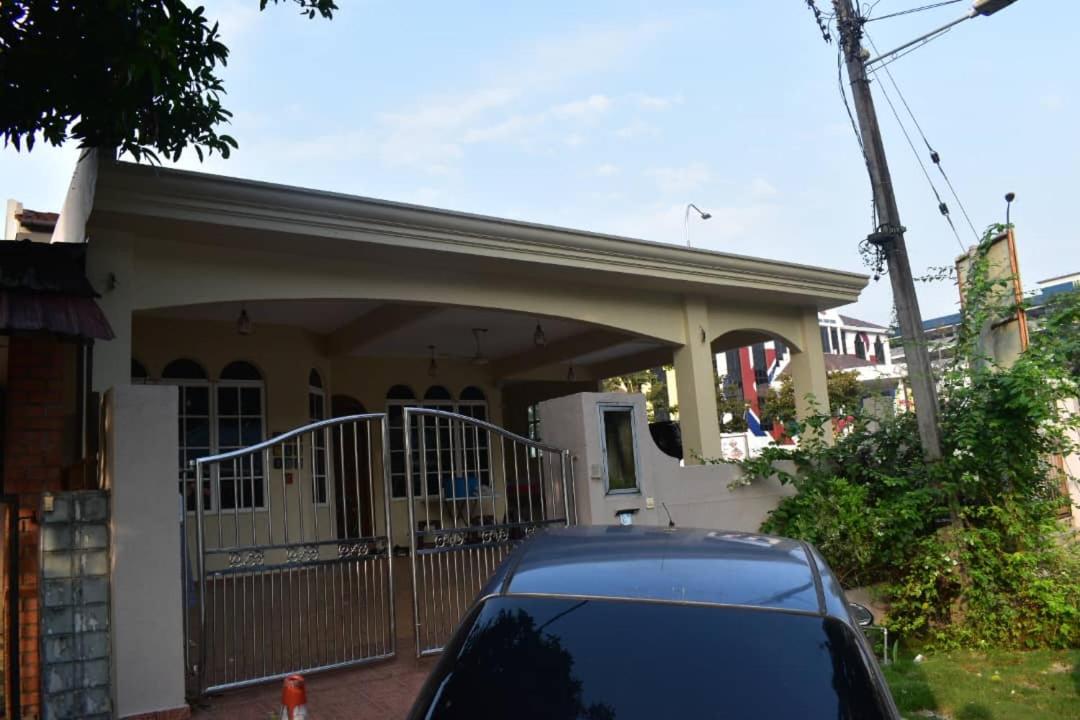 1 Jalan Jaya 7, walking distance to HUKM