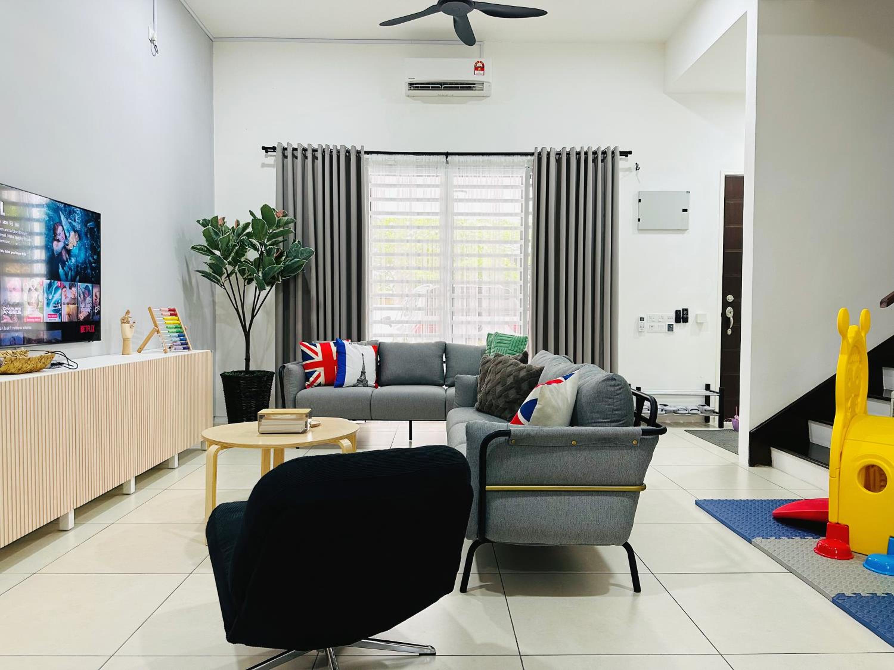 Premium doublestorey BM Alma 14pax near Autocity-Aeon-Lotus's photo 2