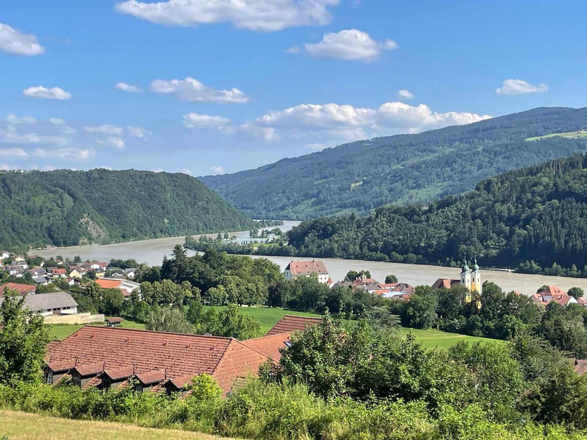 Ferienwohnung Hofmann mit Balkon und Donaublick